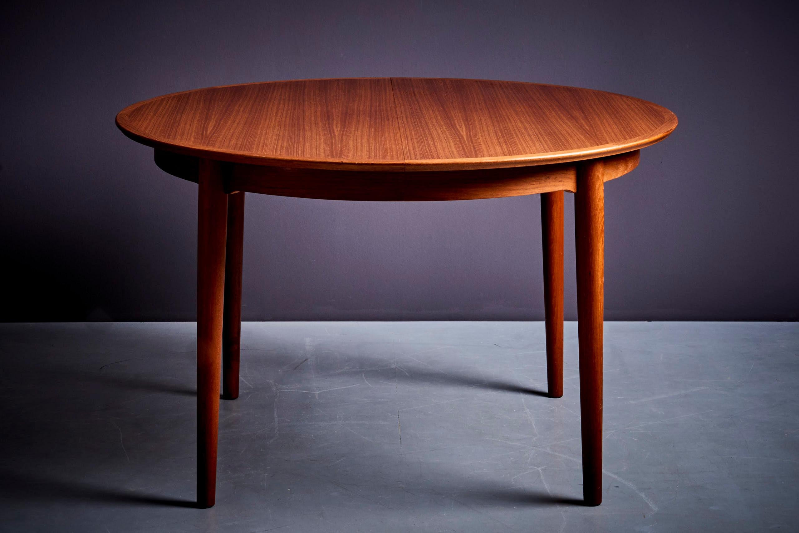 Mid-Century Modern Round Teak Dining Table with two Extensions by Arne Vodder for Sibast Mobler