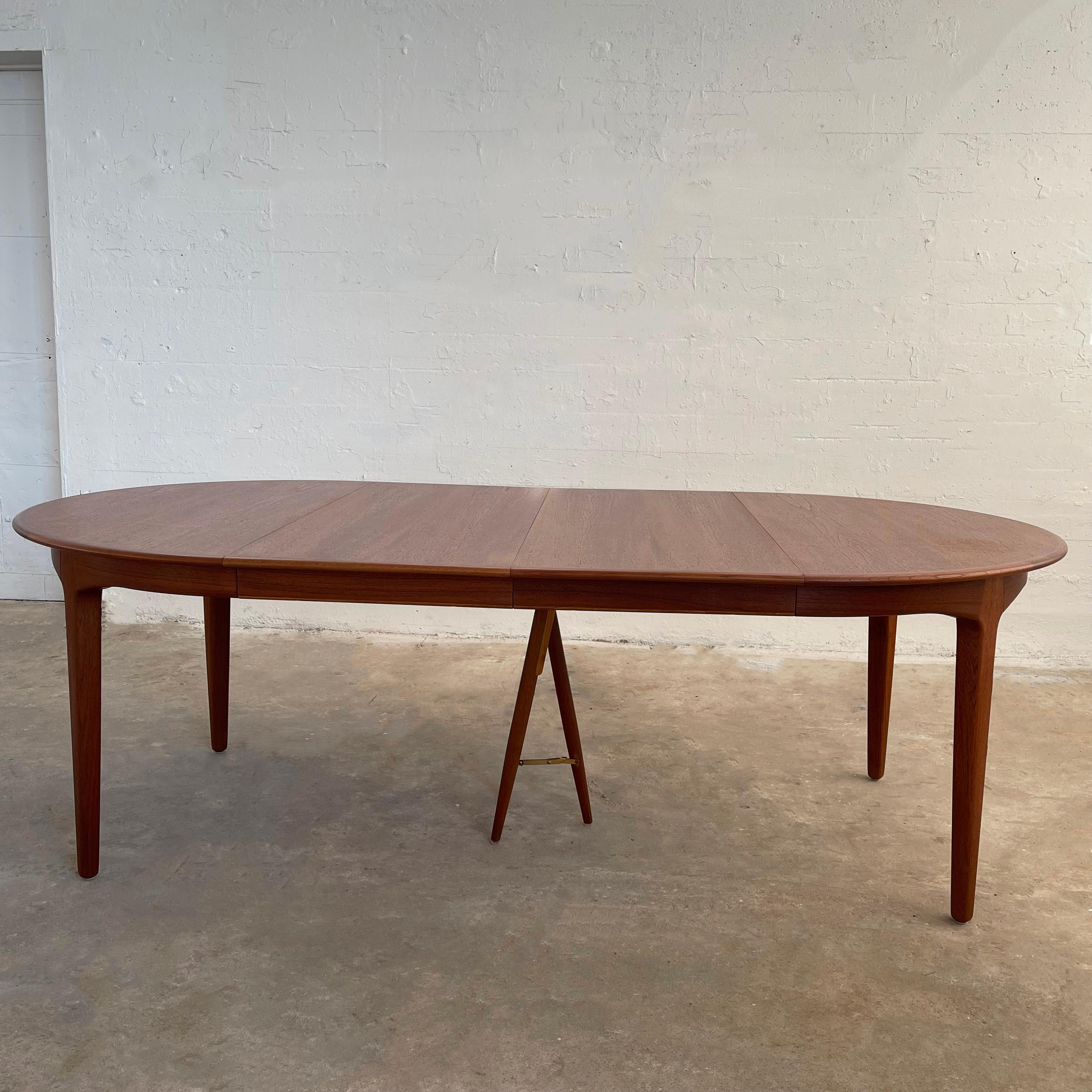 Danish Round Teak Extension Dining Table By Henning Kjaernulf For Soro Stole, Denmark For Sale