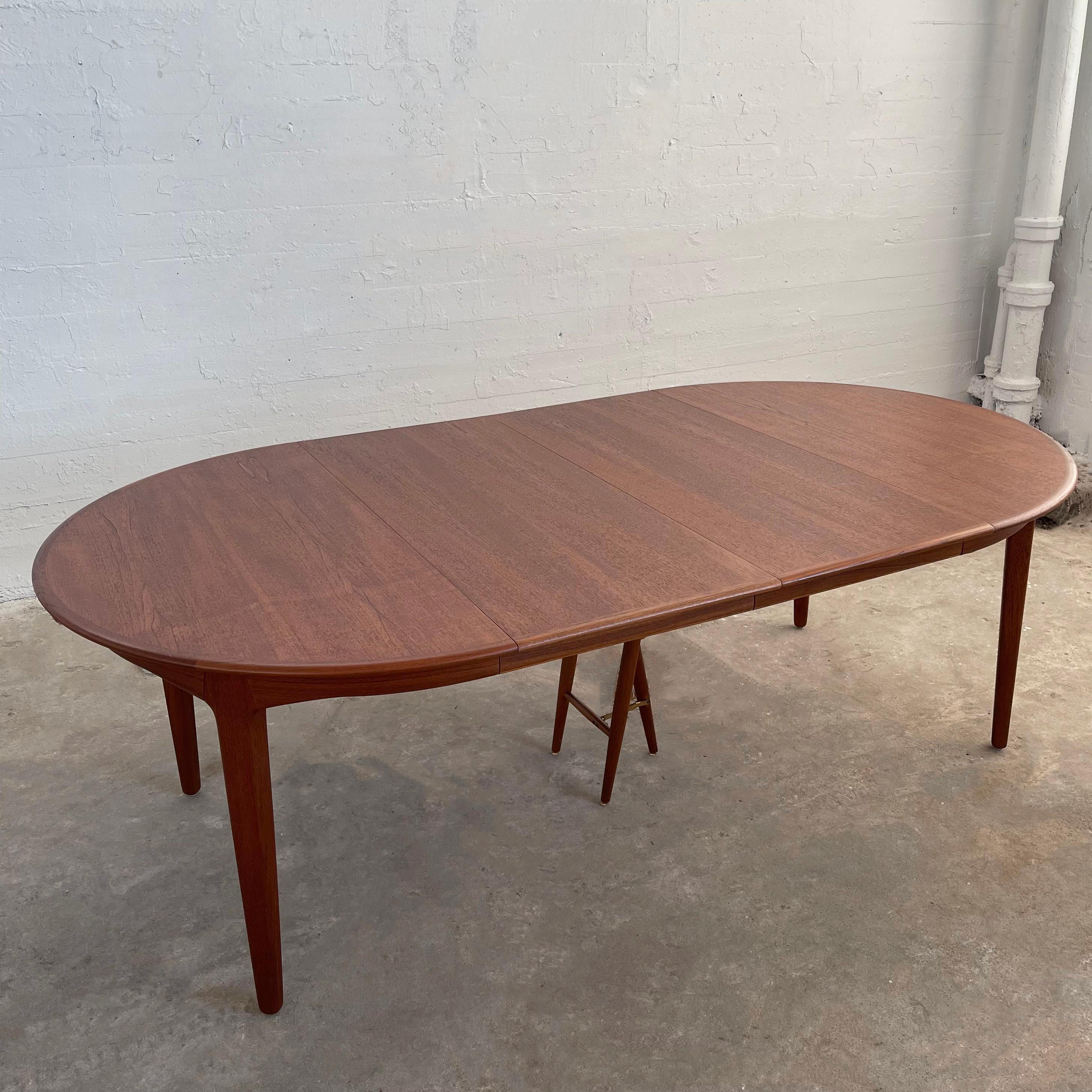 Round Teak Extension Dining Table By Henning Kjaernulf For Soro Stole, Denmark For Sale 3