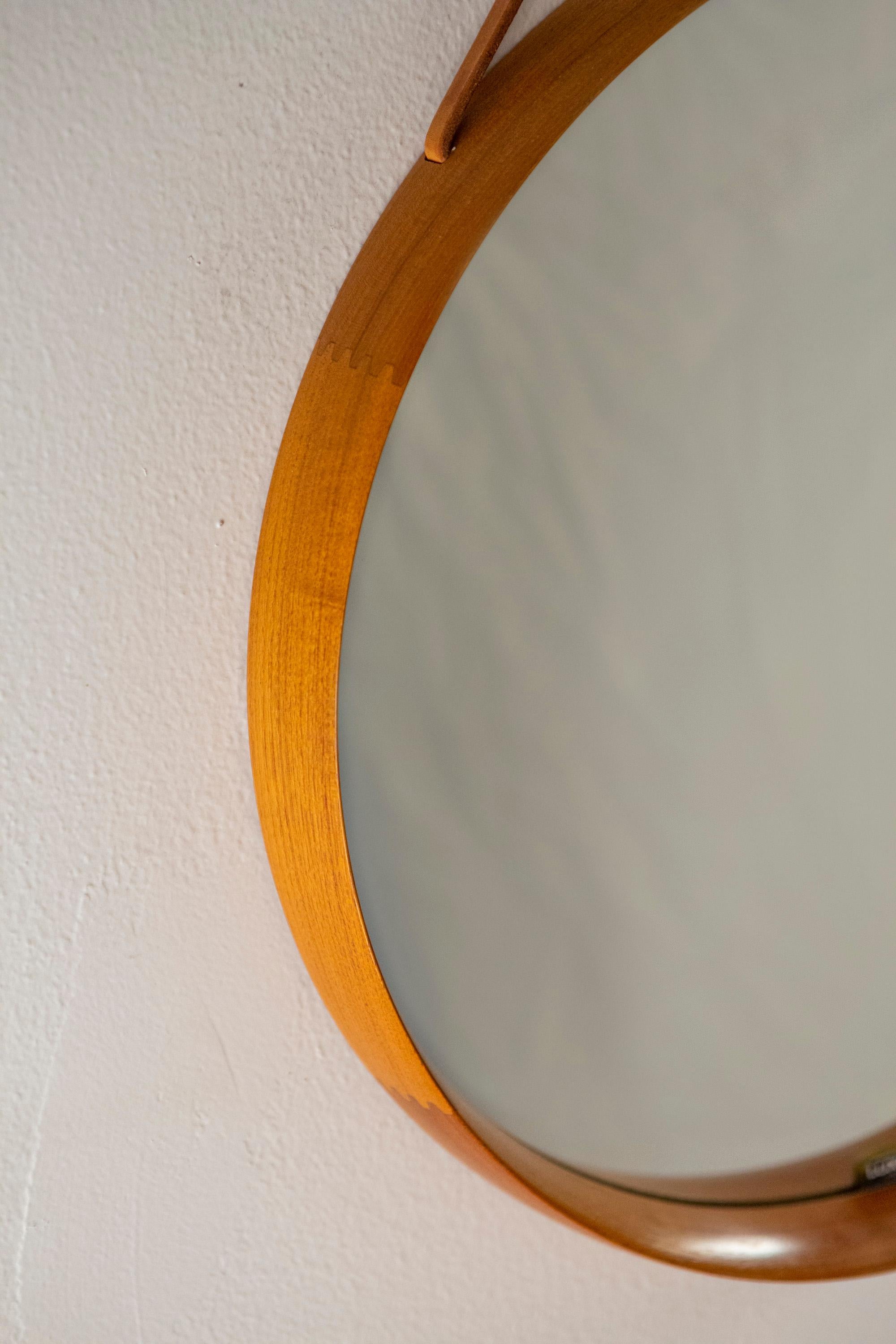 Round Teak Mirror by Uno and Osten Kristiansson for Luxus Vittsjö, Sweden, 1960s For Sale 5