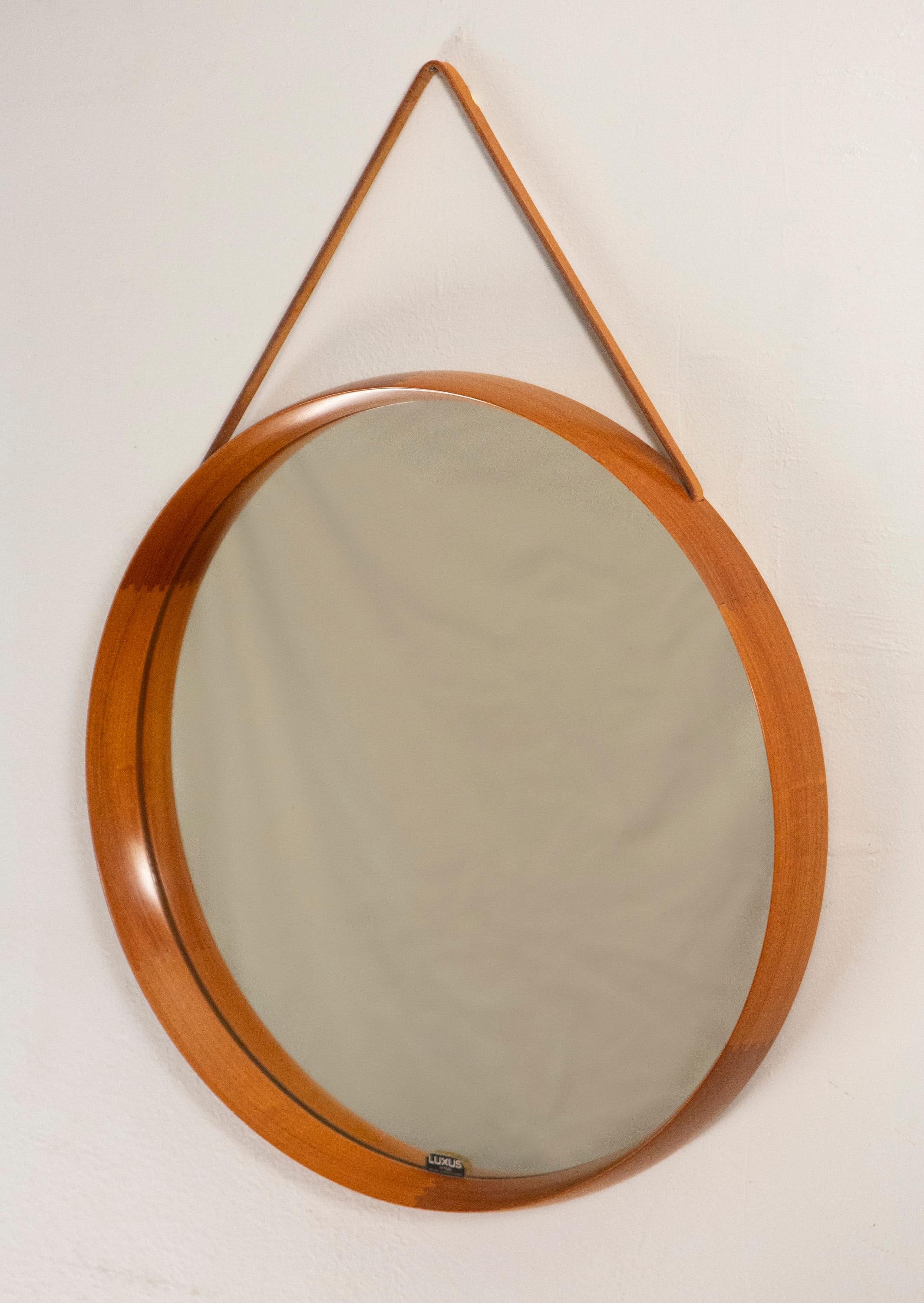 Round Teak Mirror by Uno and Osten Kristiansson for Luxus Vittsjö, Sweden, 1960s

This vintage teak mirror, designed by renowned midcentury Swedish designers Uno and Osten Kristiansson for Luxus at Vittsjö, Sweden in the 1960s, is sought after and