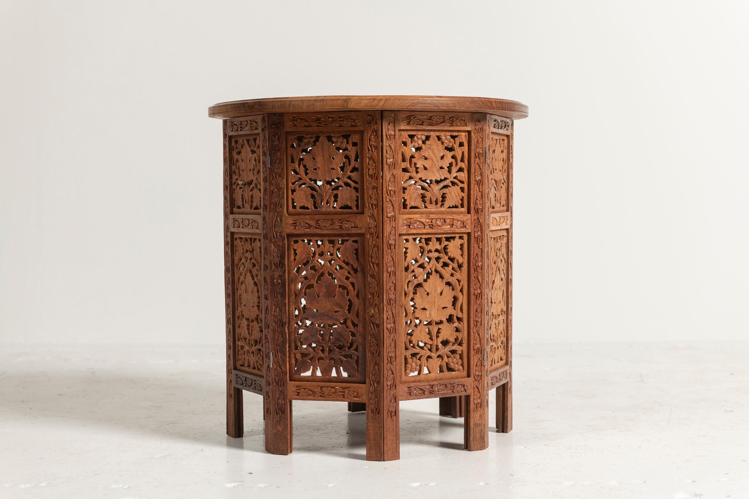 Tabouret redondo de teca Mesa auxiliar o de bebidas marroquí en Bueno estado para la venta en San Francisco, CA