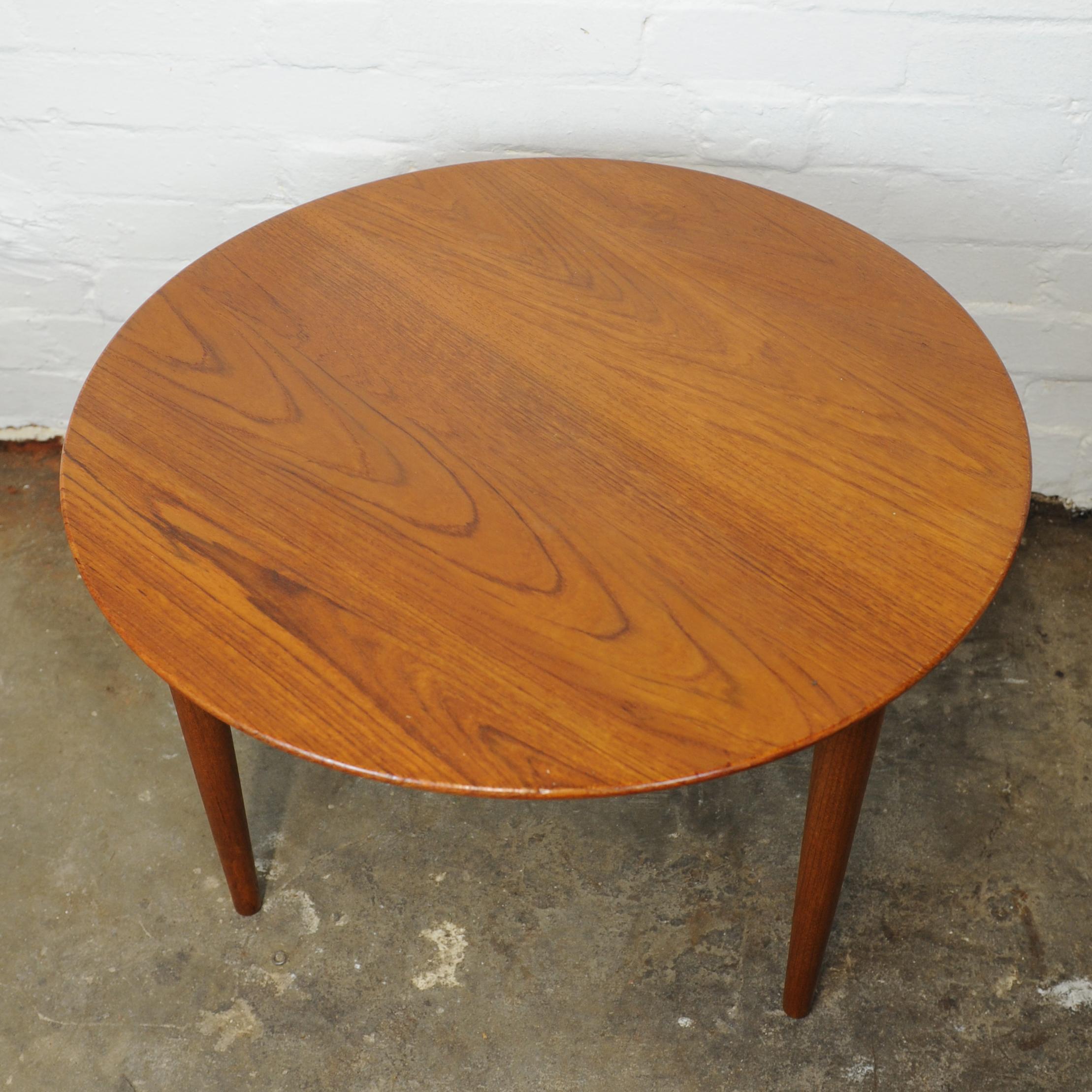 Round Teak Three Legged Coffee Table by Norsk Design Ltd, 1960s In Good Condition For Sale In Chesham, GB