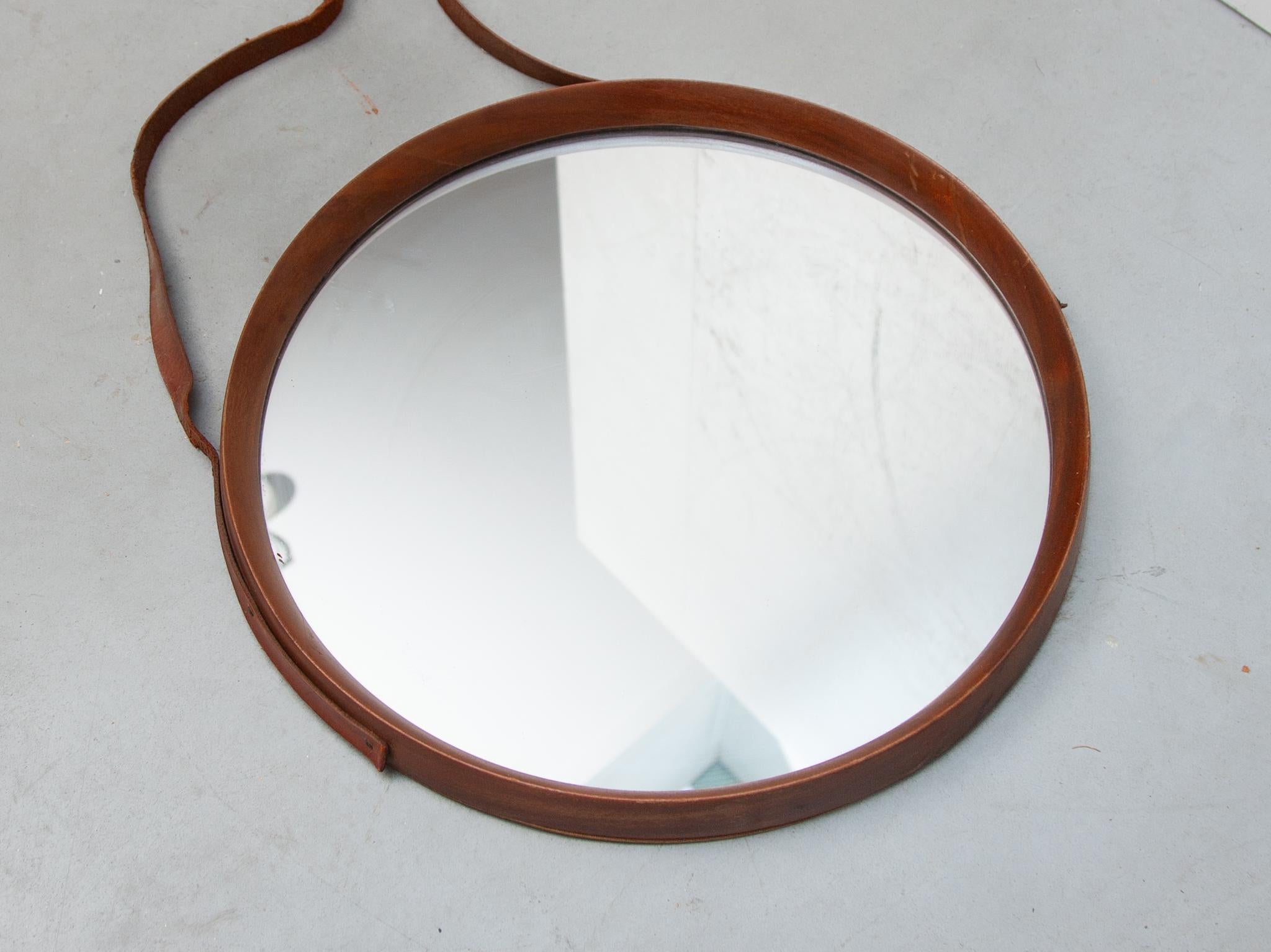 Round Teak Wall Hanging Mirror, 1960s In Good Condition For Sale In Antwerp, BE
