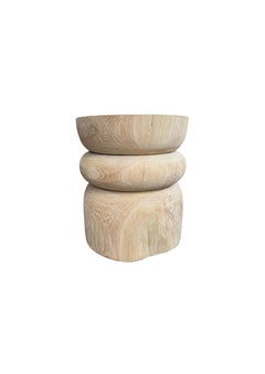 Tavolino rotondo in legno di teak, finitura sbiancata, design a strati, organico moderno