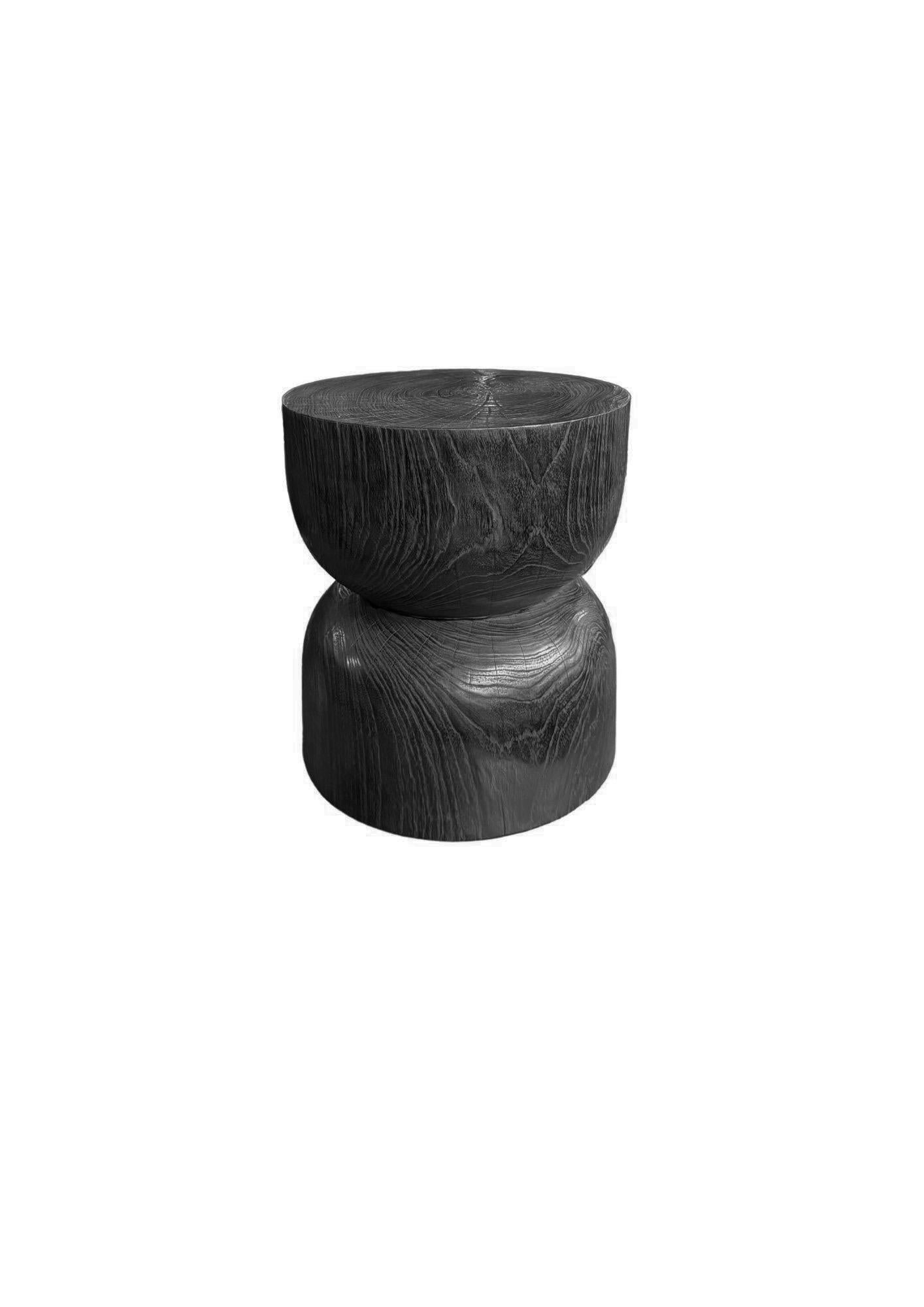 Fatto a mano Round Teak Wood Side Table, Burnt Finish, Layered Design, Modern Organic in vendita
