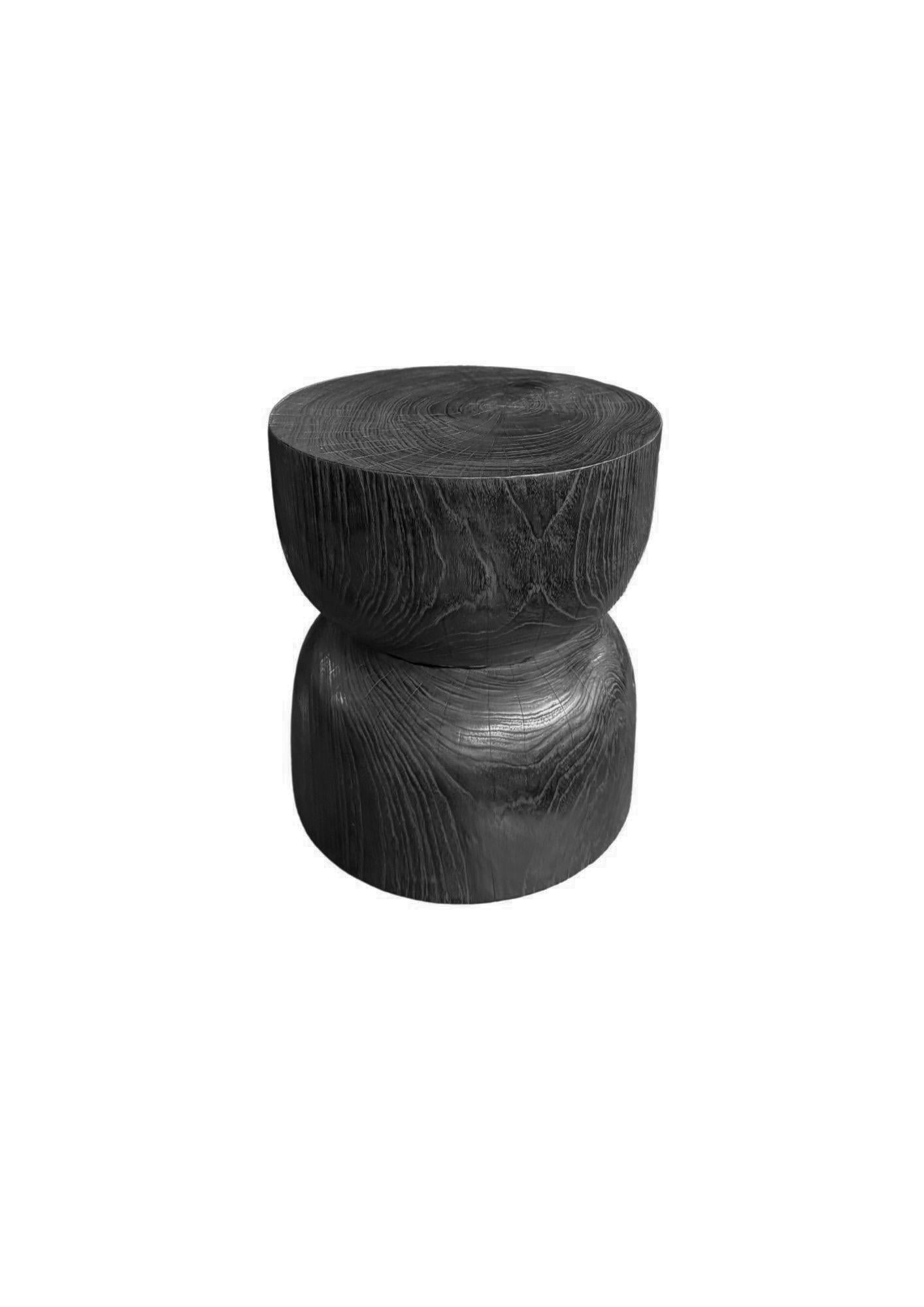 Round Teak Wood Side Table, Burnt Finish, Layered Design, Modern Organic In condizioni Nuovo in vendita a Jimbaran, Bali