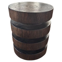 Table d'appoint ronde en bois de teck, finition brûlée, design stratifié, organique moderne