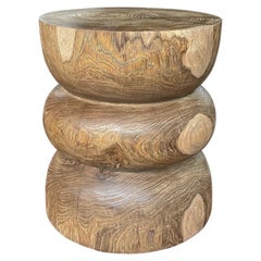 Mesa auxiliar redonda de madera de teca, acabado natural, diseño en capas, moderno orgánico
