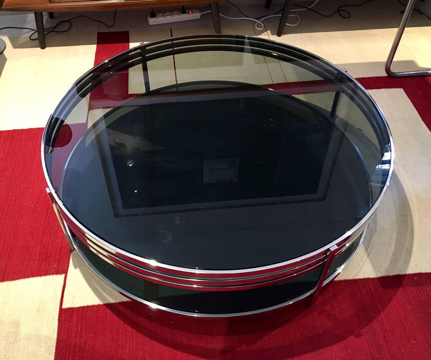 Round glass coffee table with grey 