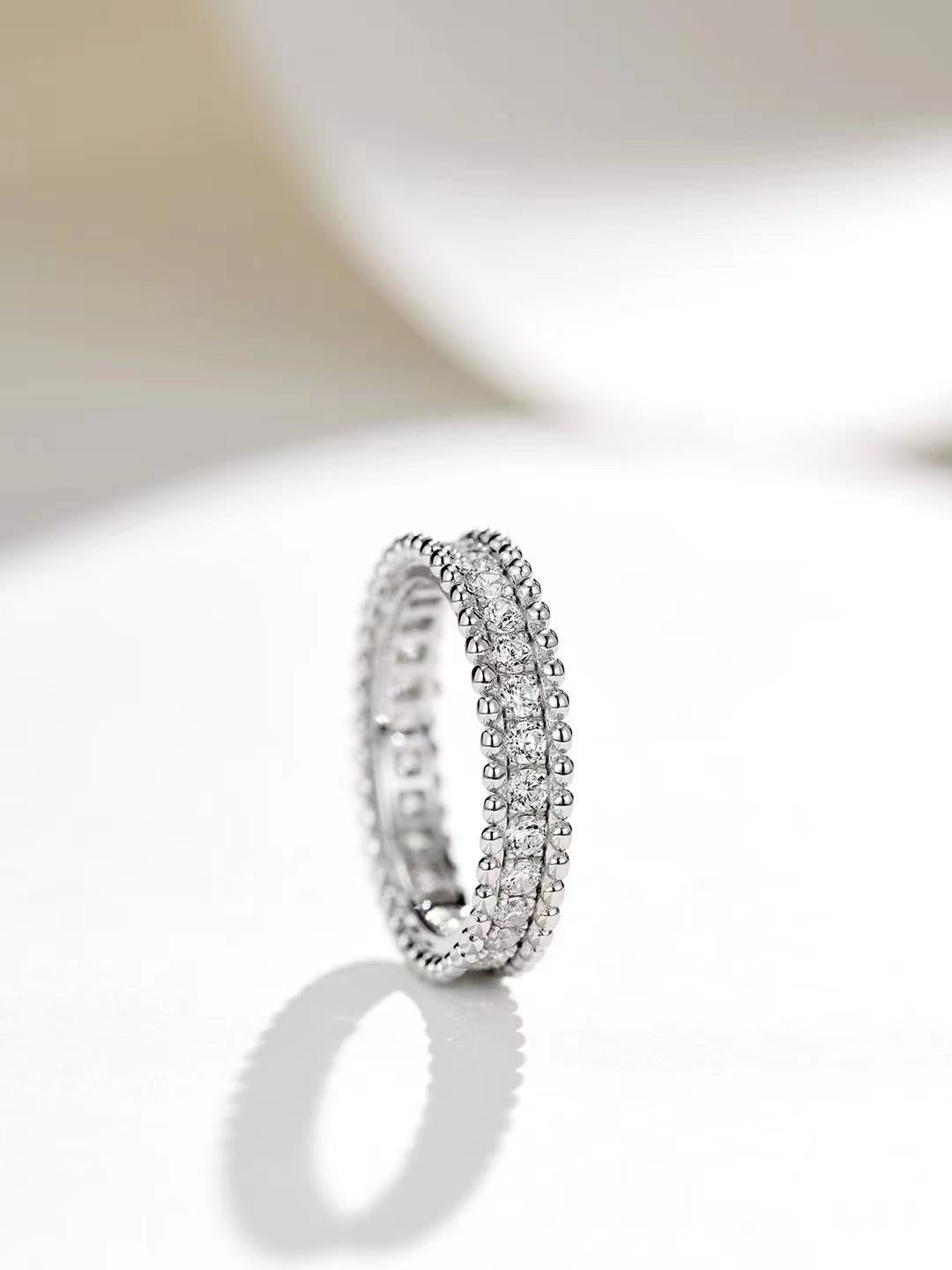 Im Angebot: Runder strukturierter Diamant 14K Gold Stapelring () 3