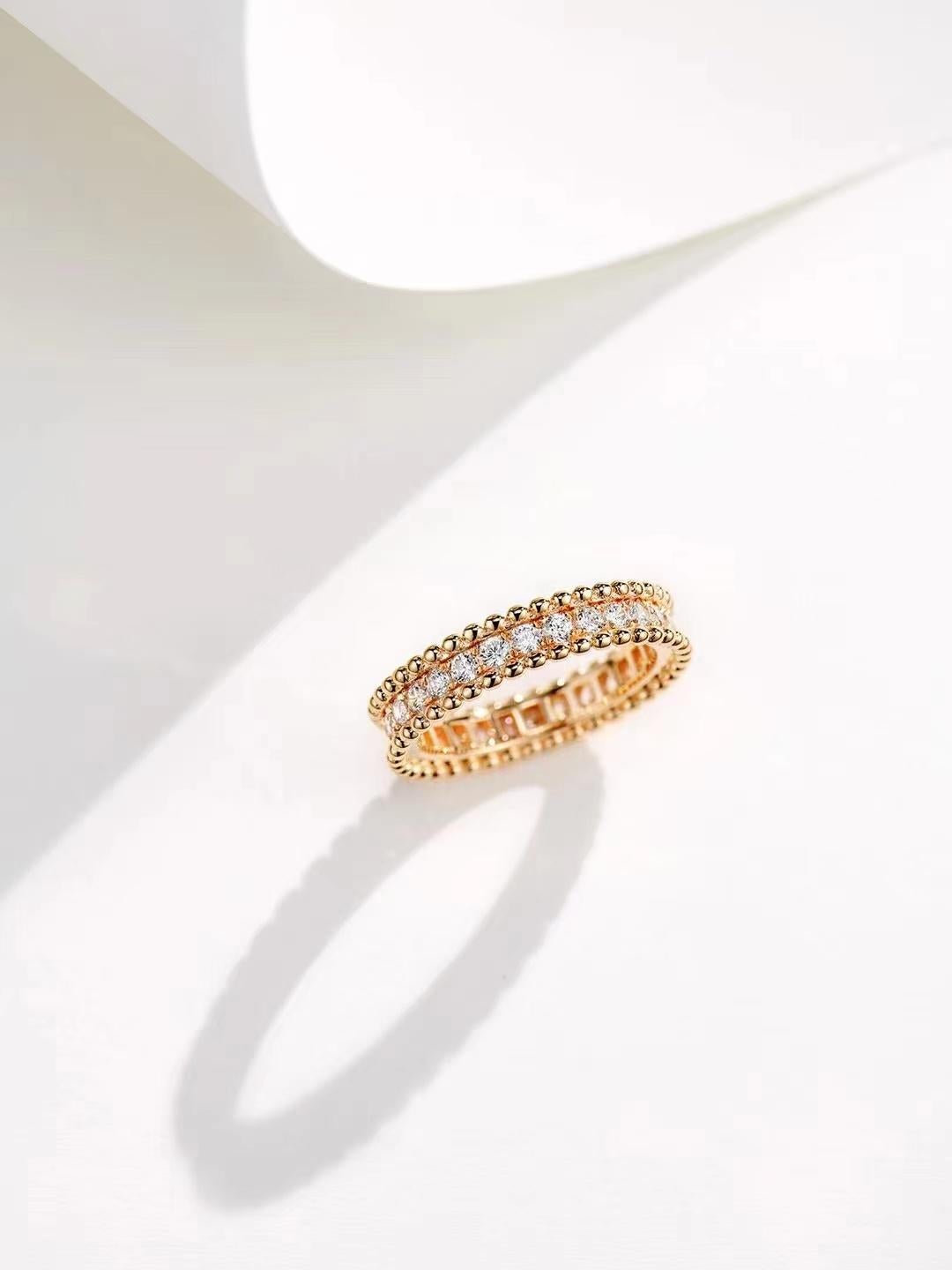 Im Angebot: Runder strukturierter Diamant 14K Gold Stapelring () 5