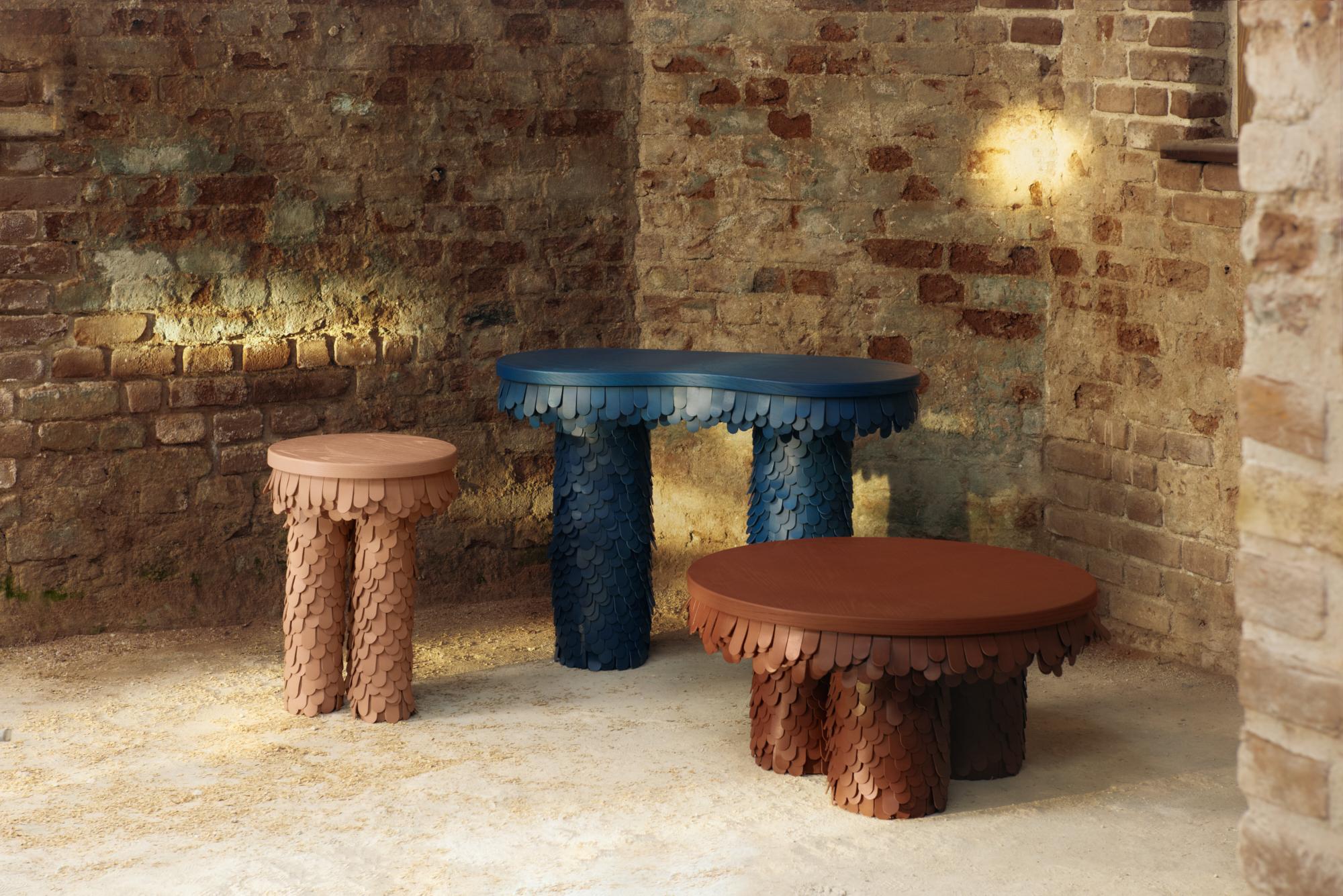 table d'appoint ronde en bois et cuir jaune organique texturé en vente 4