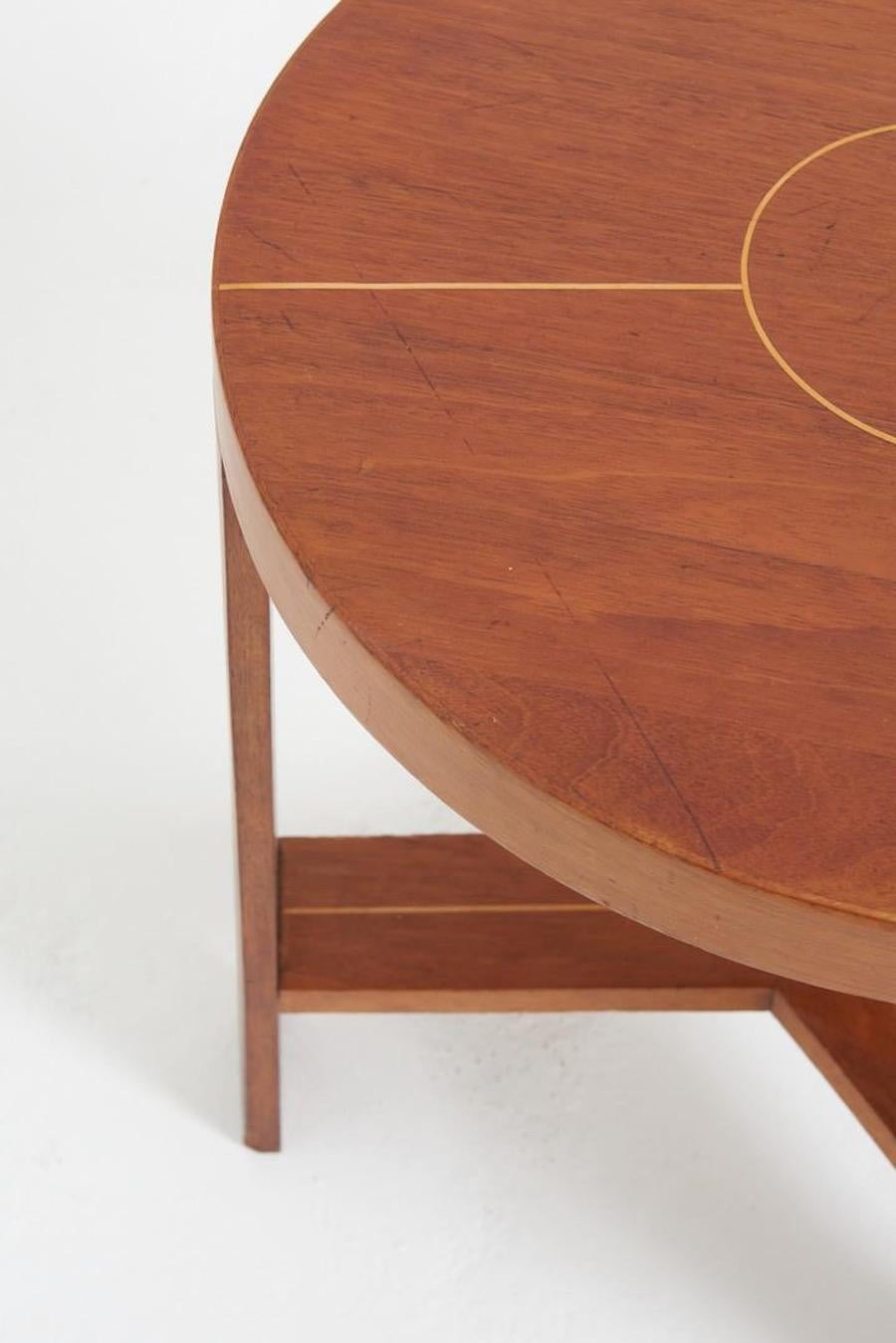 Round Three Legged Side Table, England, 1950s In Good Condition For Sale In New York, NY