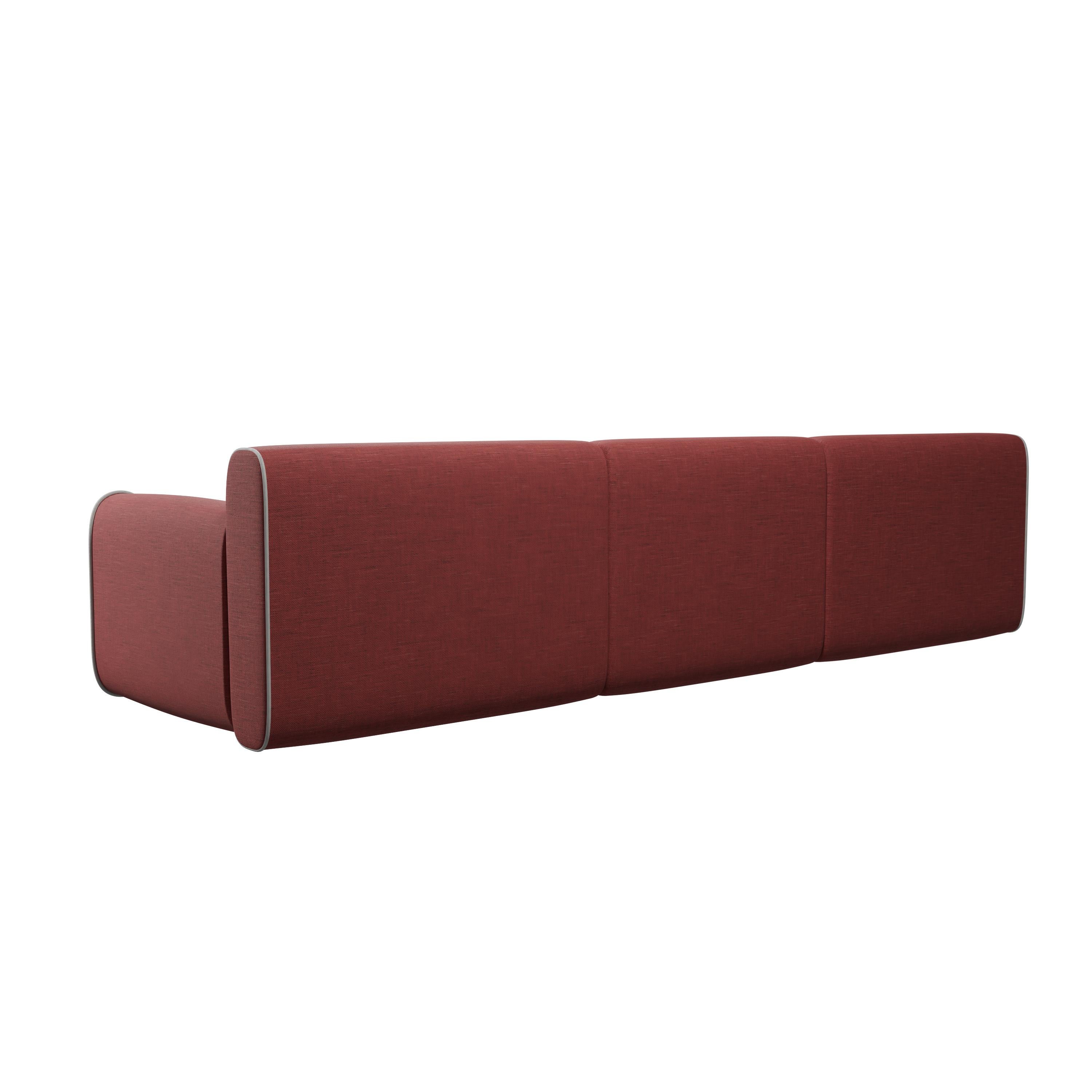 Organic Modern Round three-seater sofa Tilda with Cherry plain fabric handcrafted by Murmurio For Sale