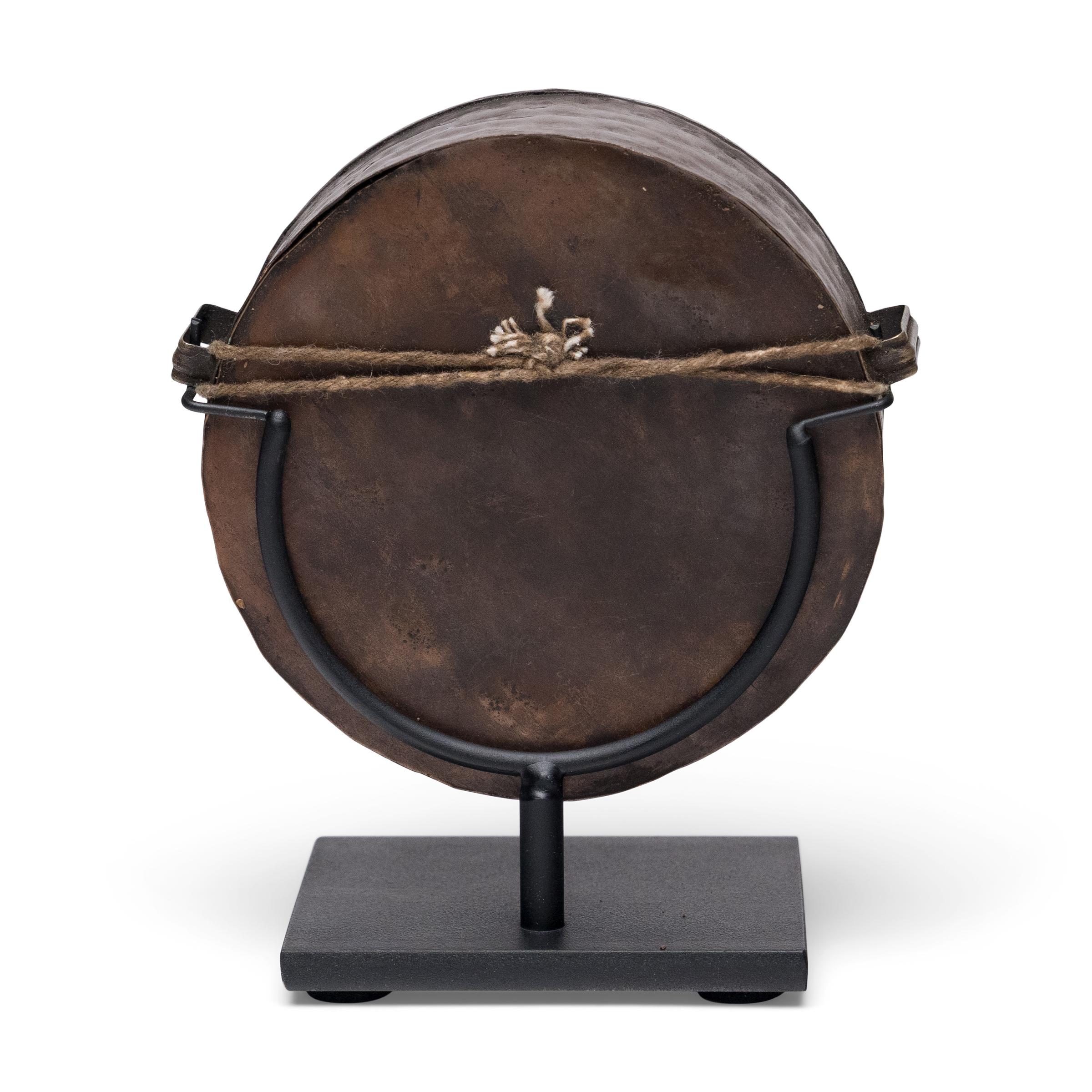 Runder tibetischer Gau-Wanderschrein, um 1900 (Tibetisch) im Angebot