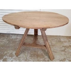 Round Tilt-Top Table with Tripod Base, FR-1083