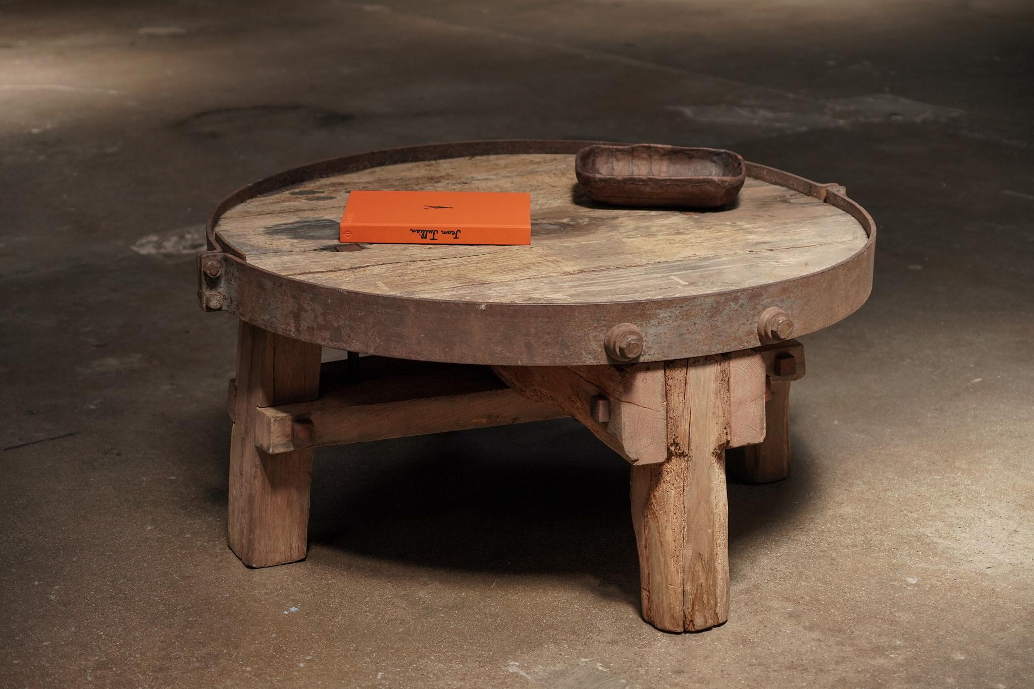 20ième siècle Table basse ronde en bois et fer en vente