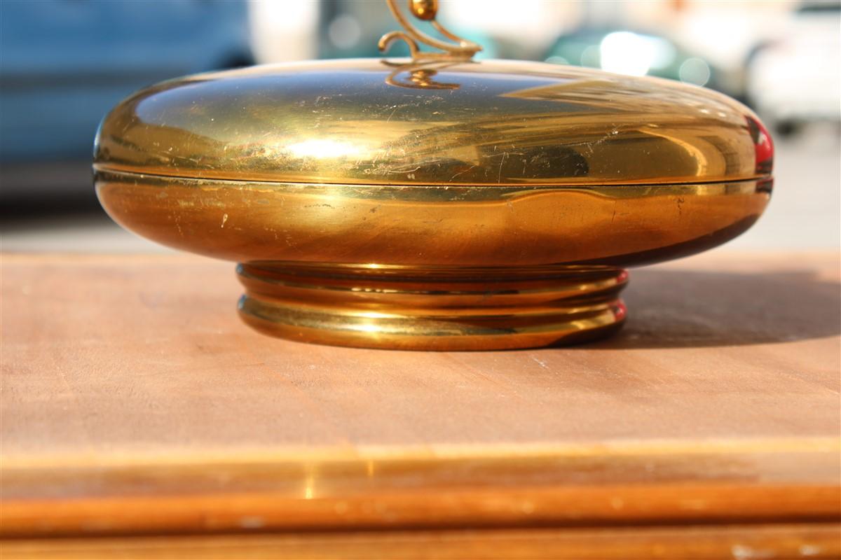 Round Tobacco Box Art Decò Italian Design 1930 Solid Brass  In Good Condition For Sale In Palermo, Sicily