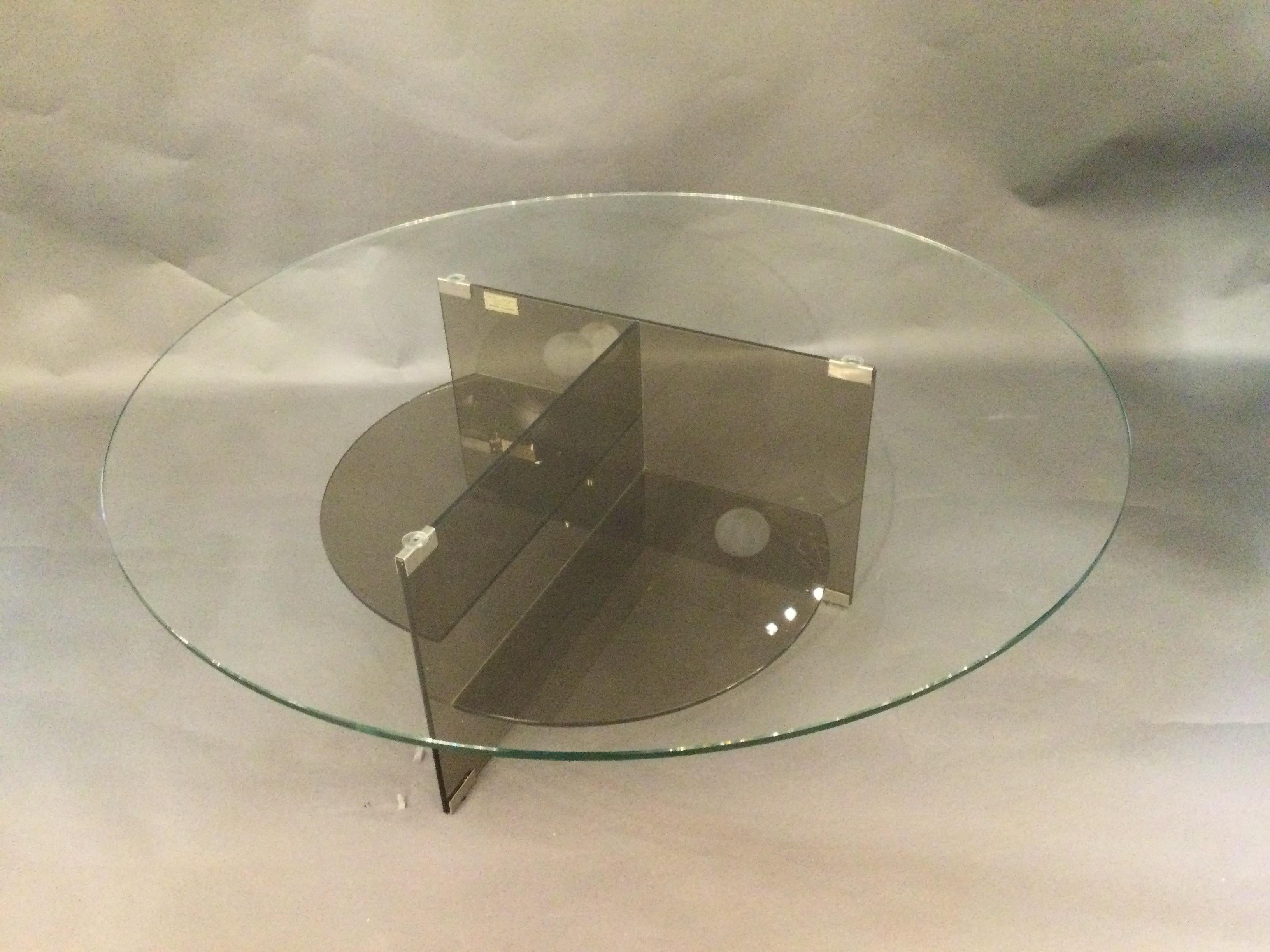 Mid-Century Modern Round Top Coffee Table in the Style of, circa 1960s For Sale