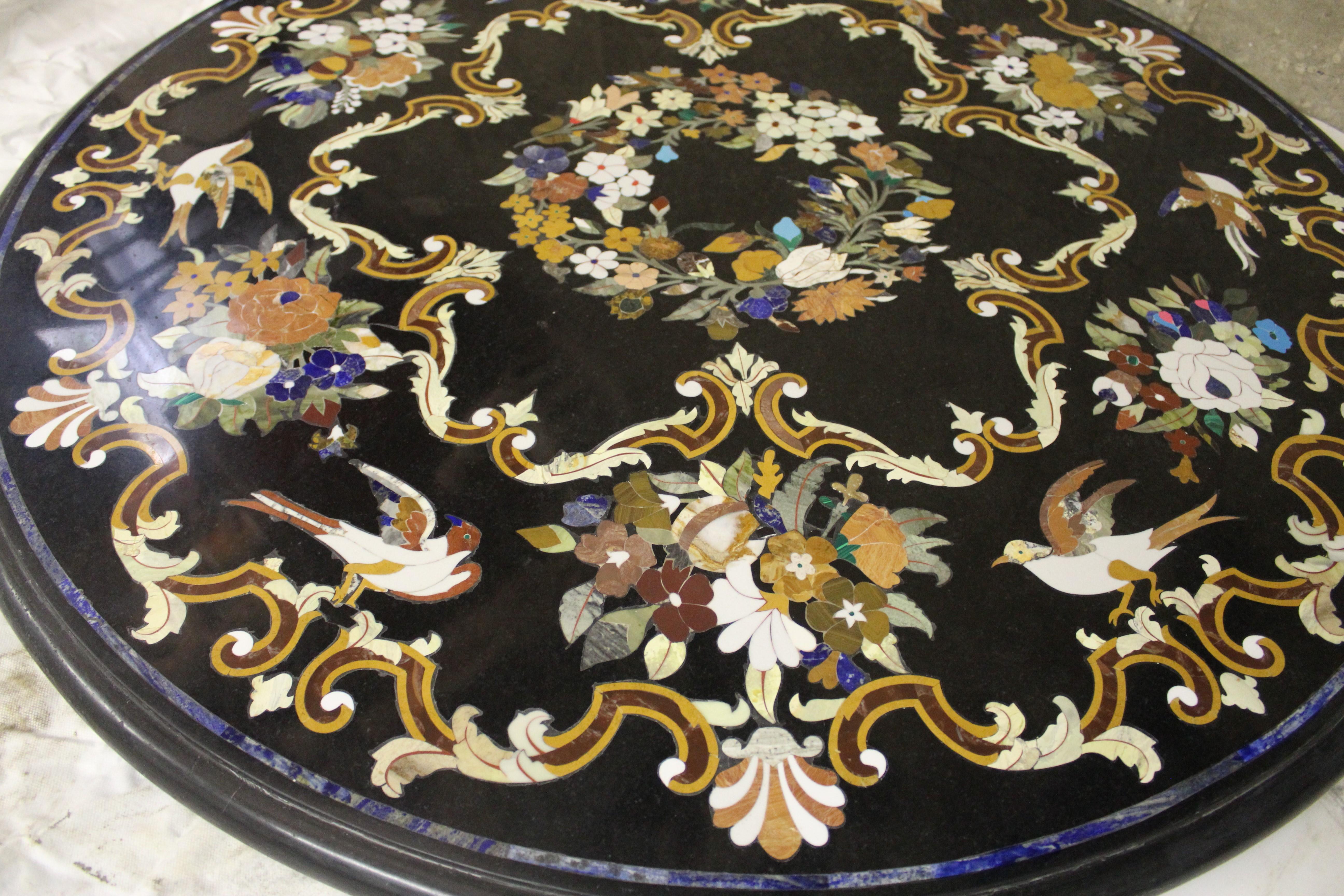 Round Top, Inlaid with Semi-Precious Stones In Good Condition In Rome, IT