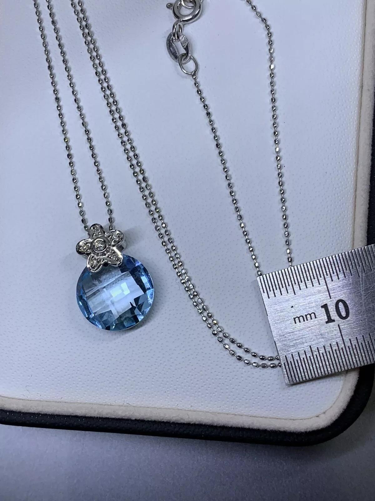 Collana con diamante blu Topas rotondo e catena in oro bianco 18 ct. In condizioni Nuovo in vendita a London, GB