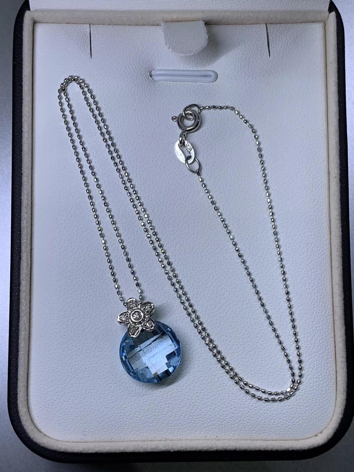 Collana con diamante blu Topas rotondo e catena in oro bianco 18 ct. in vendita 1