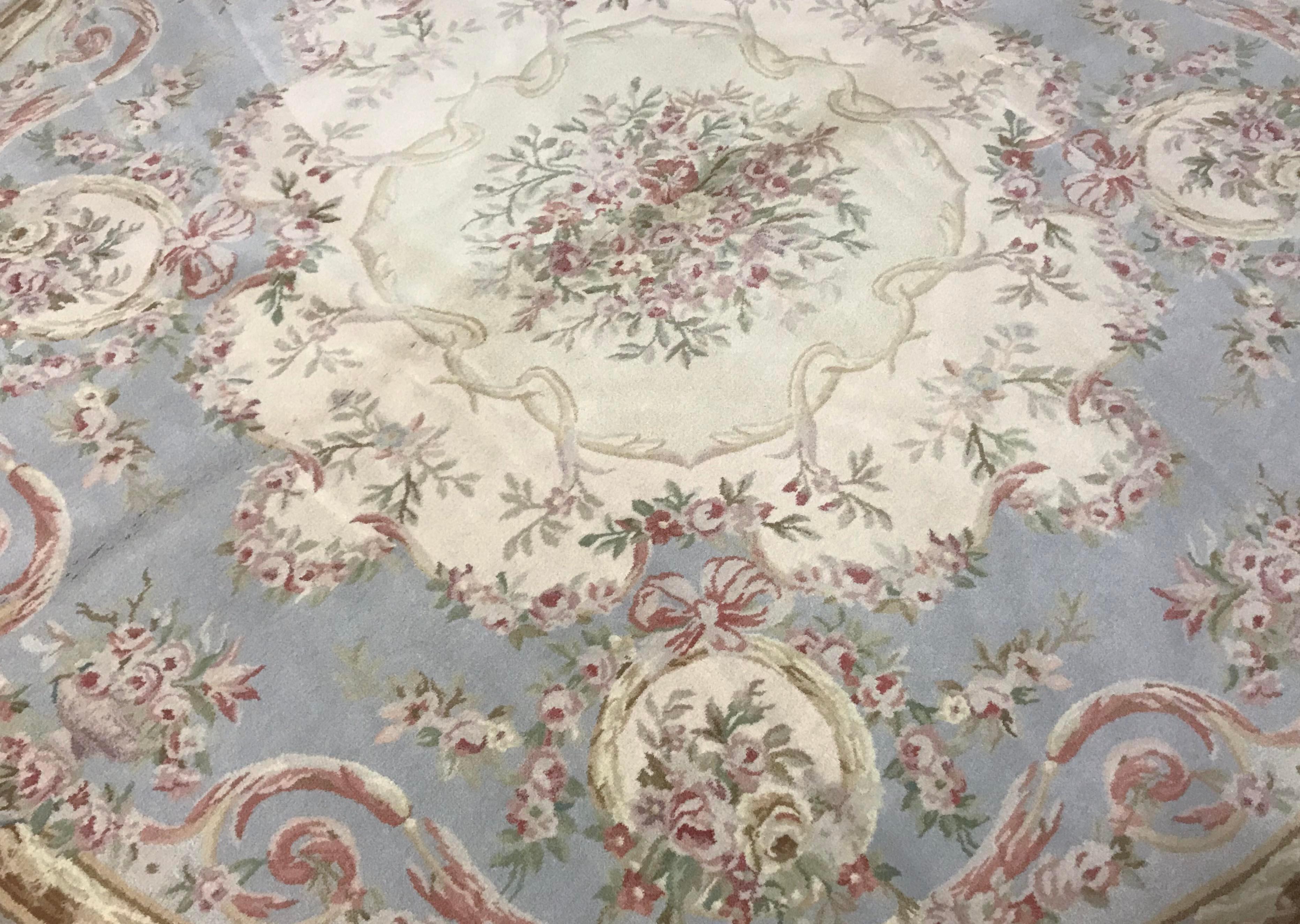 Hand-Woven 17th Century Round Traditional French Aubusson Style Flat-Weave Rug