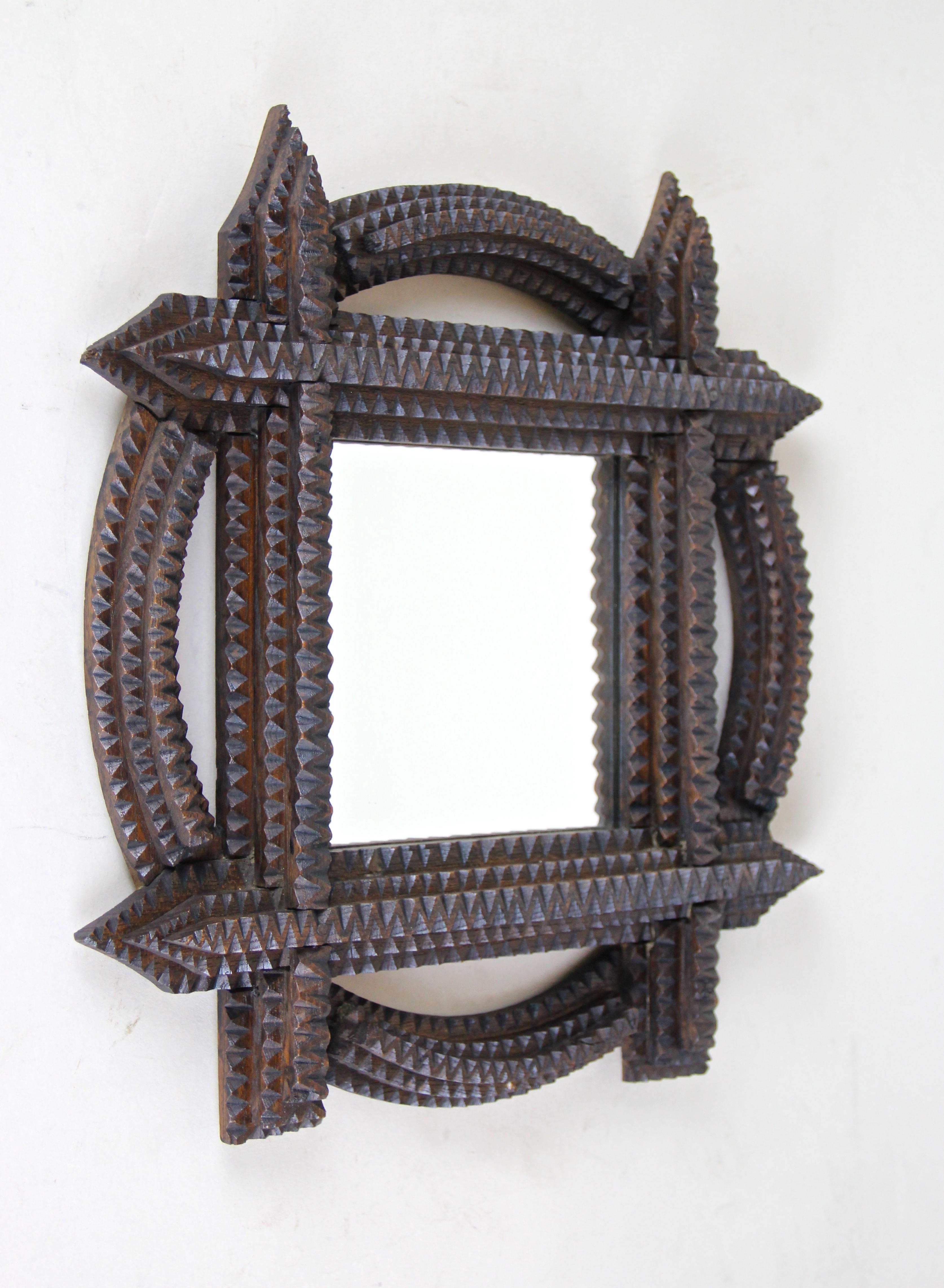 Extraordinary round tramp art wall mirror from the late 19th century in Austria. Made circa 1880, this rustic mirror has been elaborately made of fine basswood in the famous extensive 