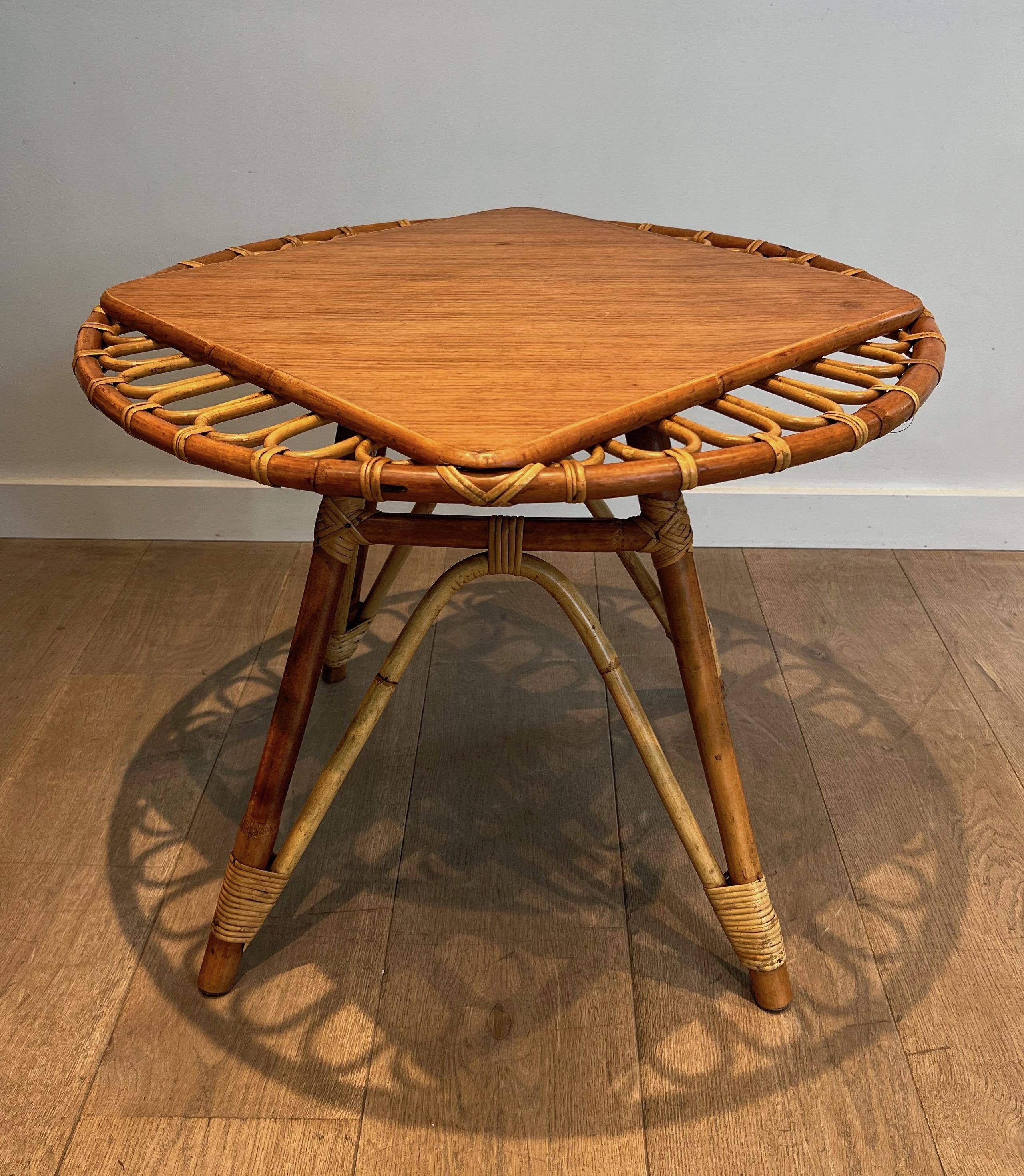 Round trampoline, rattan coffee table. French work. Circa 1950 In Good Condition For Sale In Marcq-en-Barœul, Hauts-de-France