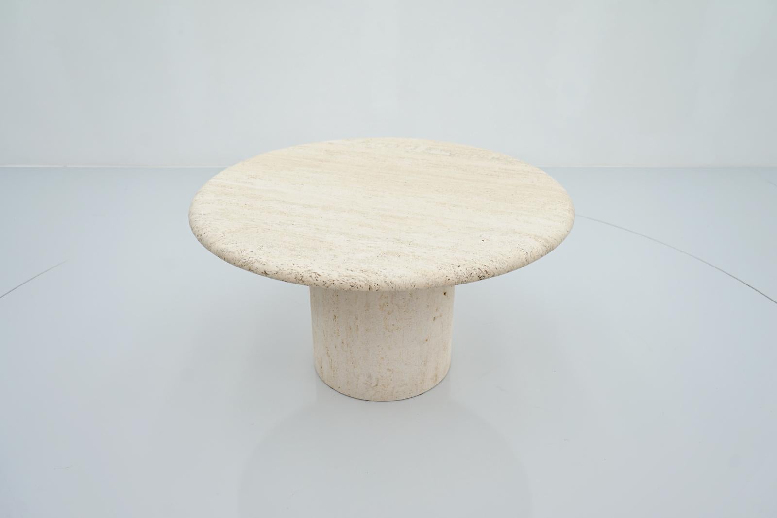 Round coffee table in Italian Travertine stone by Up & Up Italy, 1970s
Very good condition.
