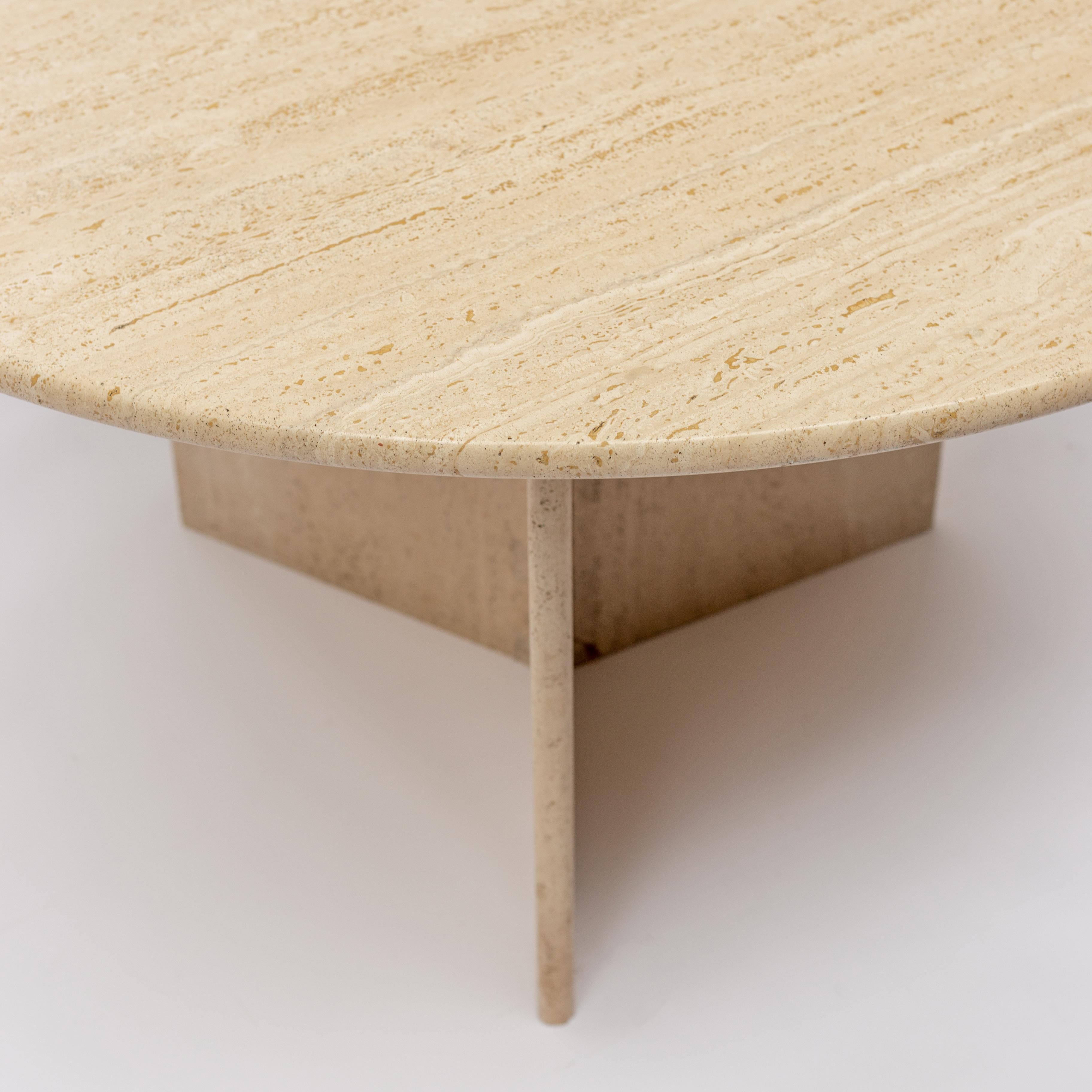 Round travertine dining table in good vintage condition. The base is formed of three slabs of travertine, which combine into a triangle or star shape. Measures: 130 cm x 72 cm.