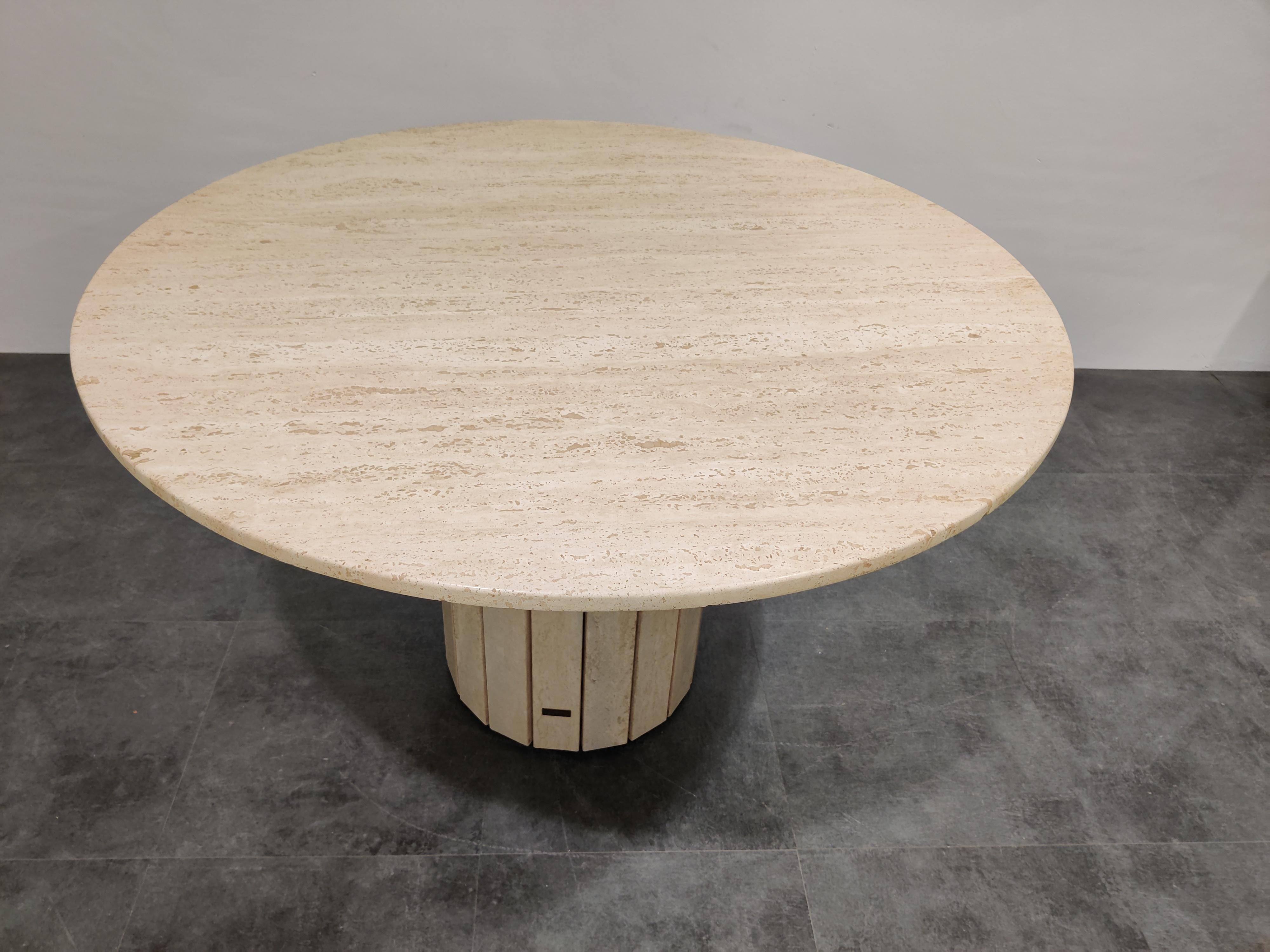 Beautiful dining or center table made from travertine stone by Jean Charles.

The table has a beautiful base with brass and travertine stone slats.

Good condition

1970s - Italy

Measures: Height 72cm/28.34