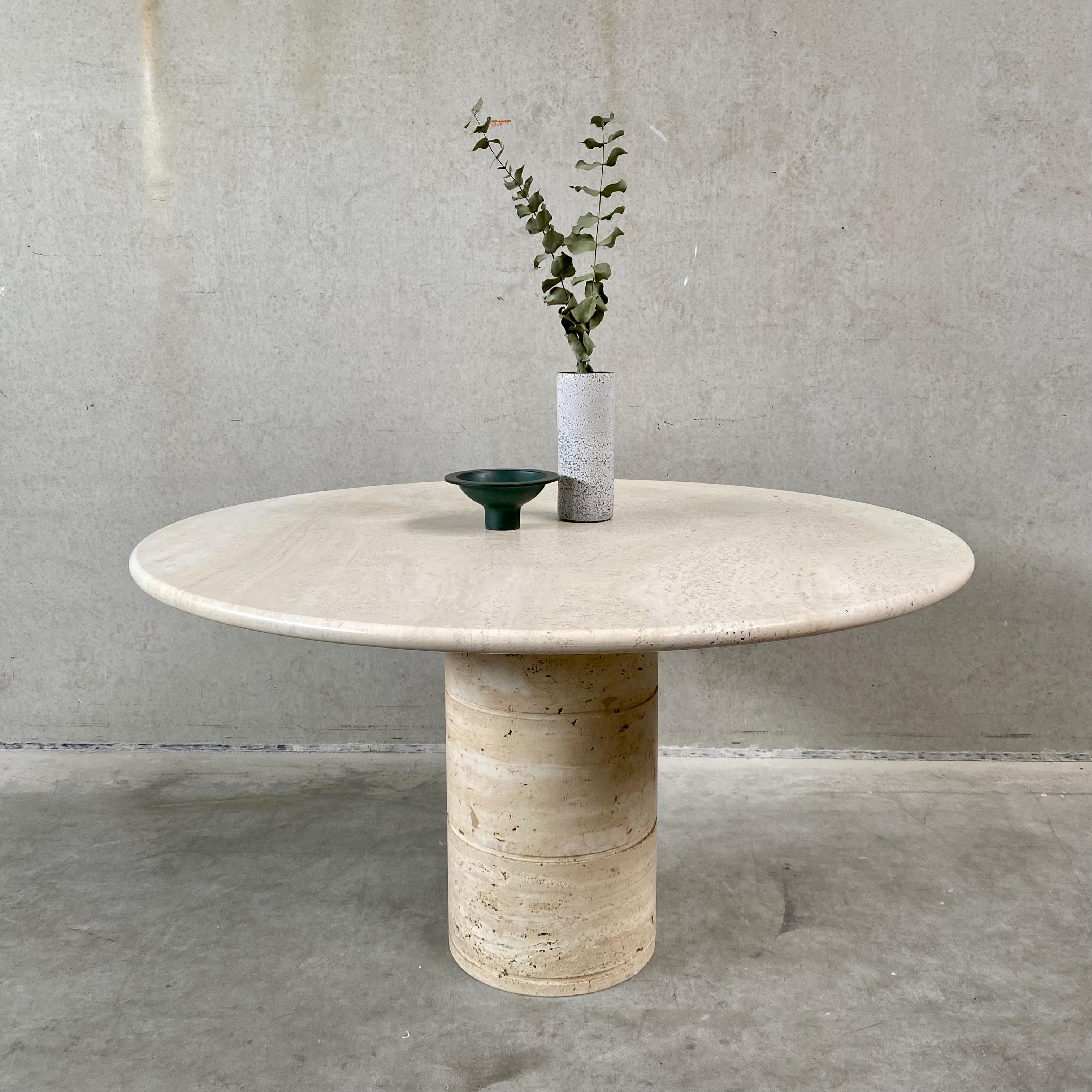 Round travertine dining table by UP & UP, ITALY 1970S In Good Condition In DE MEERN, NL