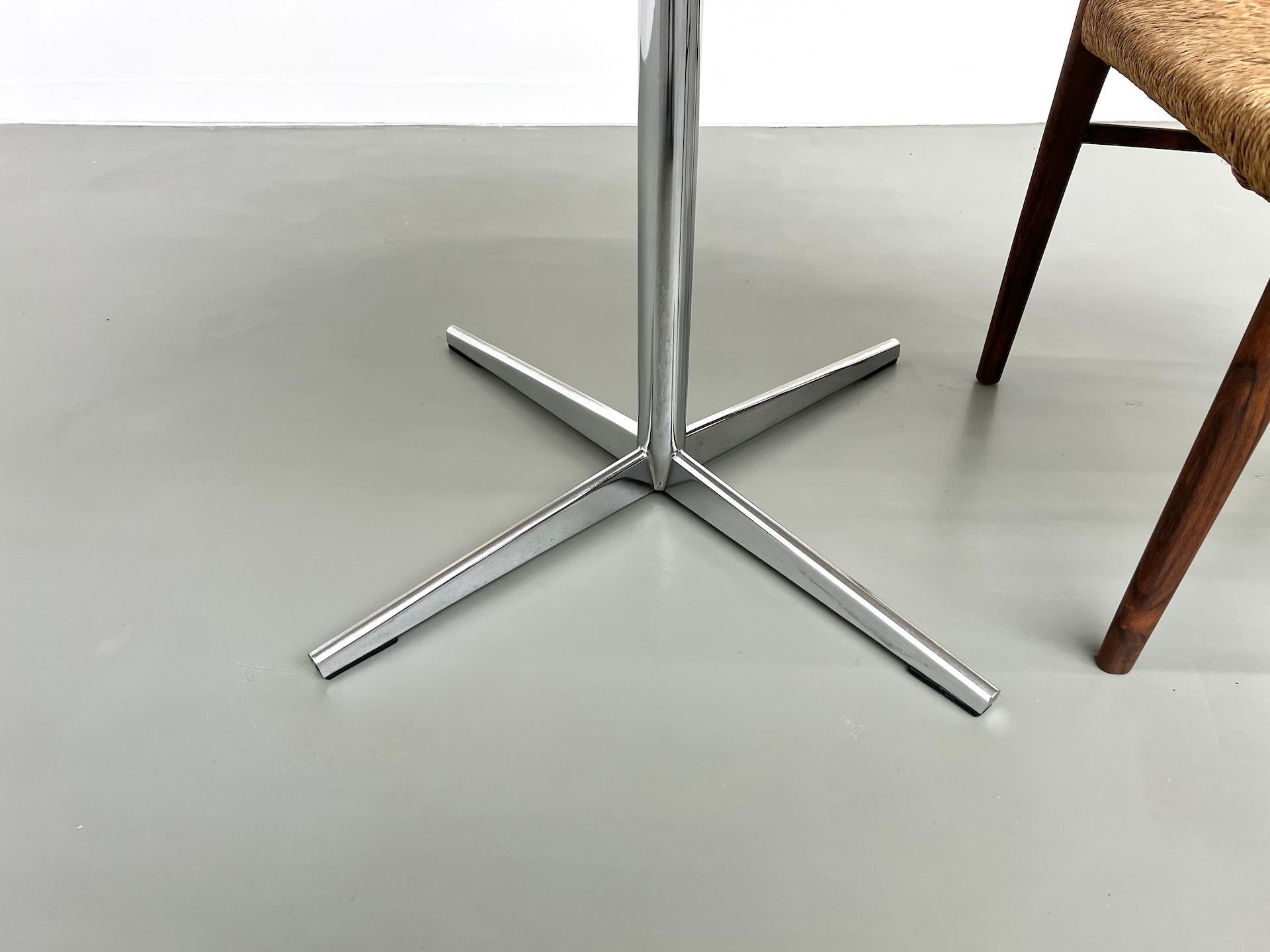 Round travertine dining table, circa 1970. 3