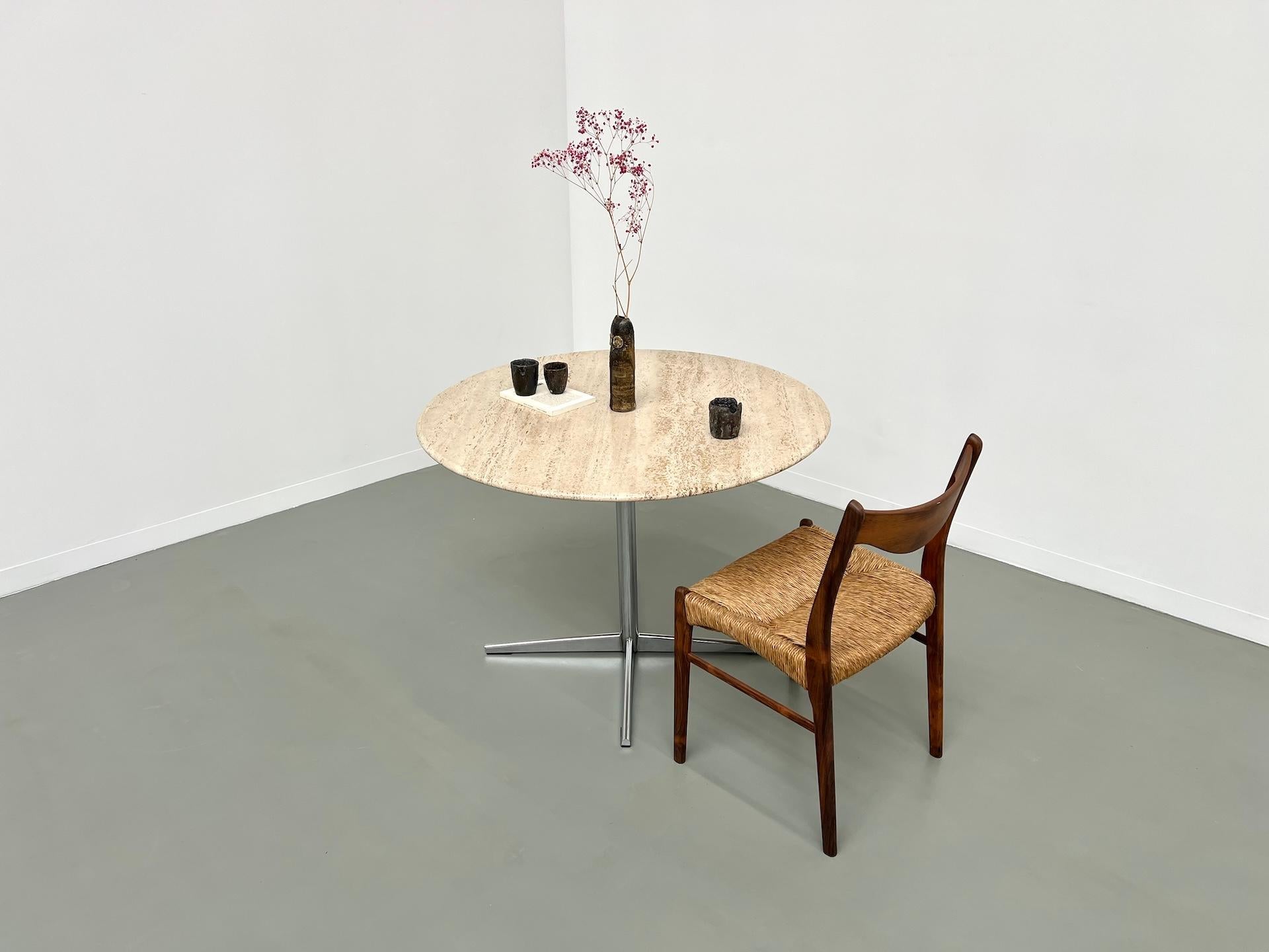 Round travertine dining table, circa 1970. 7