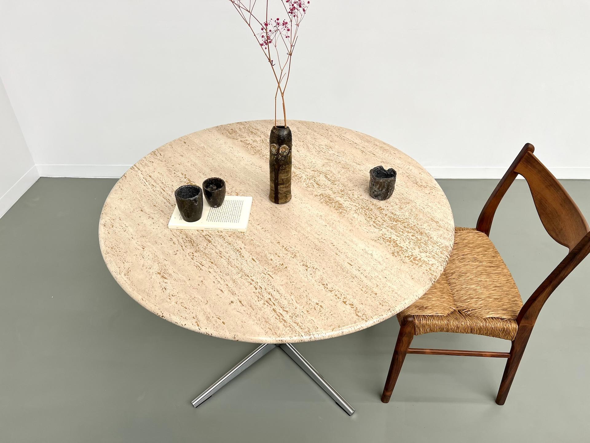 Round travertine dining table, circa 1970. In Good Condition In LYON, FR