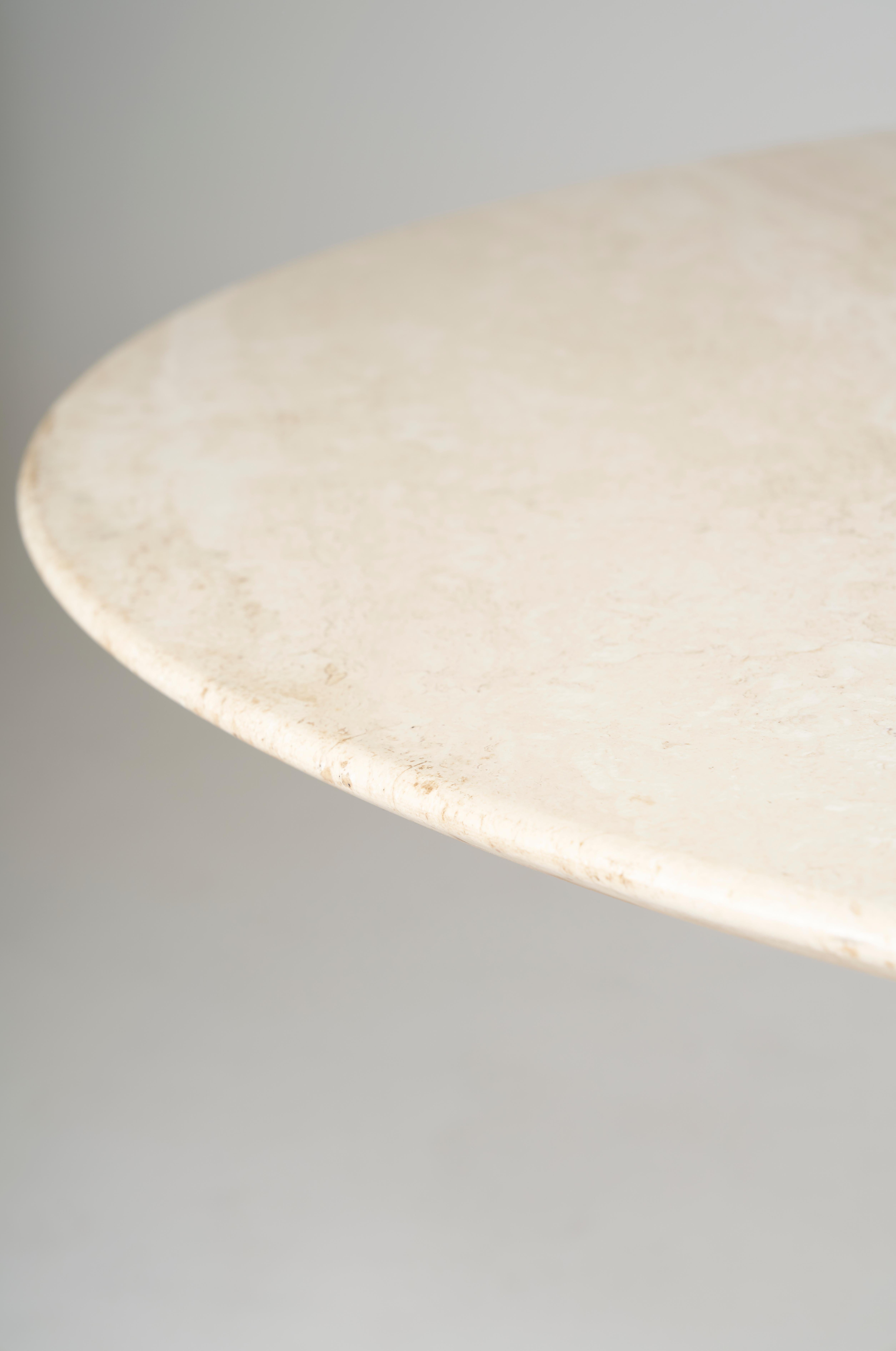 Round Travertine Dining Table In Good Condition In PARIS, FR