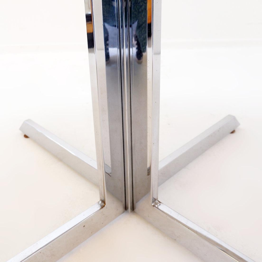 Round travertine dining table with chrome base, 1970s - Ø120cm For Sale 5