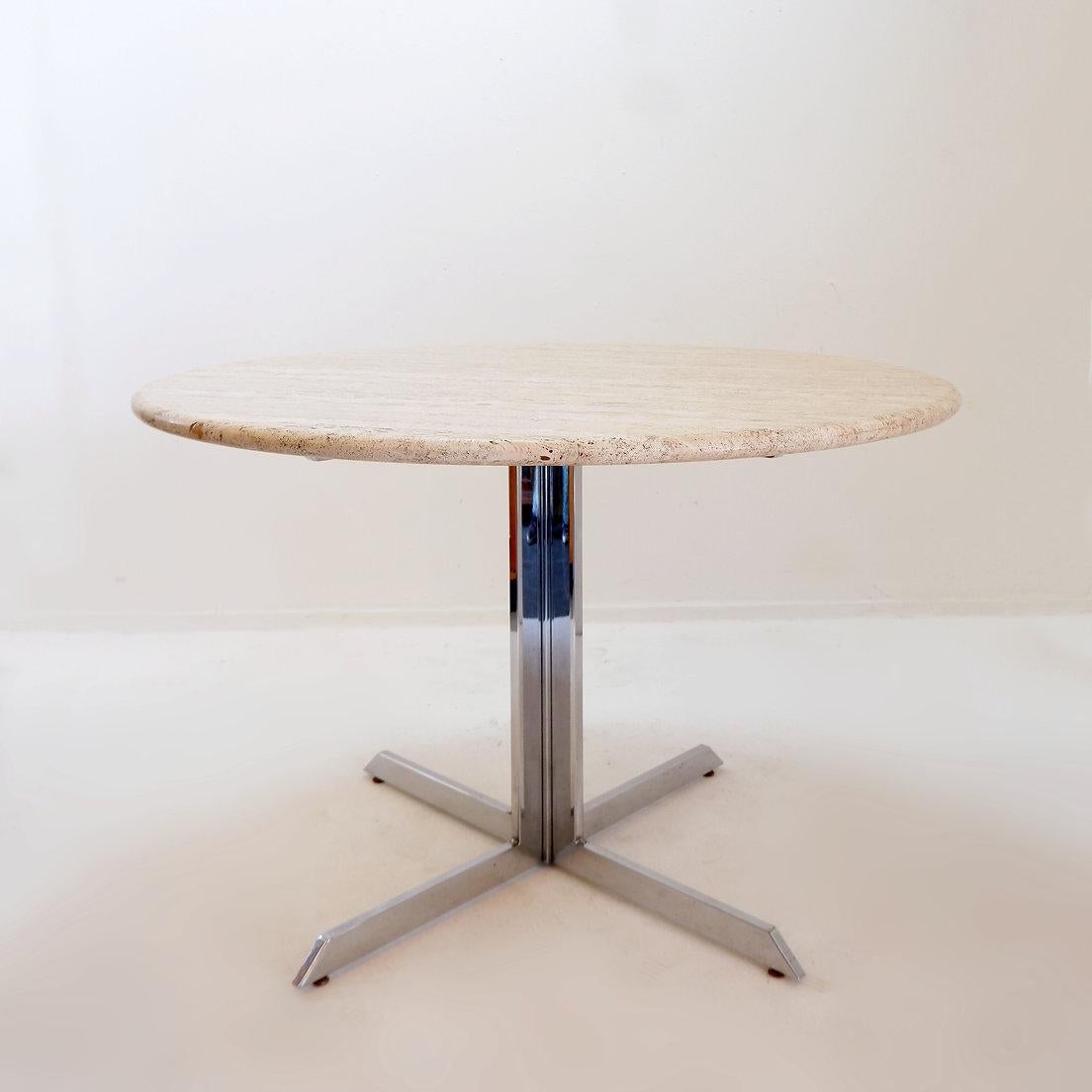 Round travertine dining table with chrome base, 1970s - Ø120cm In Good Condition For Sale In Linkebeek, BE