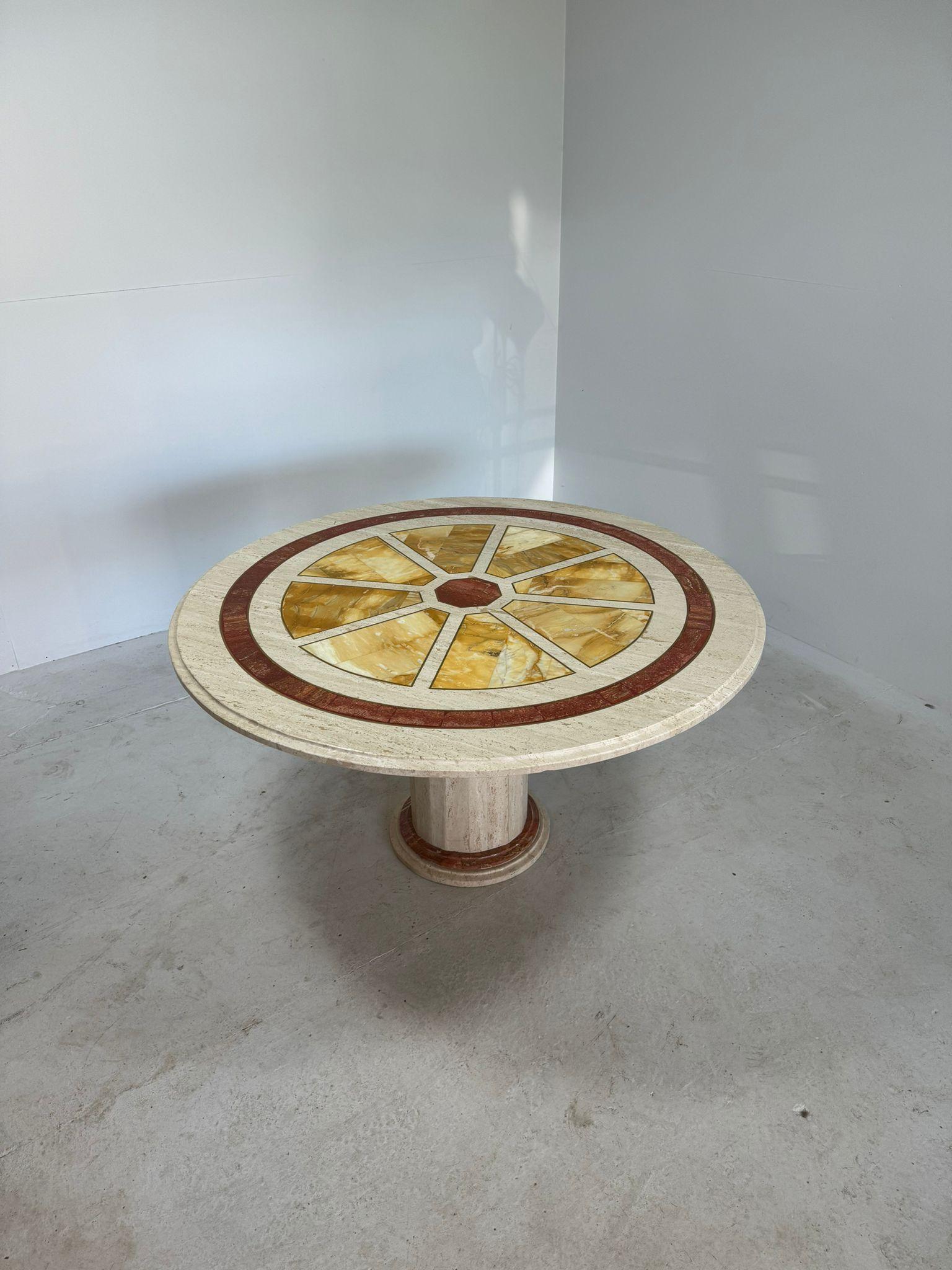 Round travertine diningtable with yellow marble and brass inlay For Sale 6