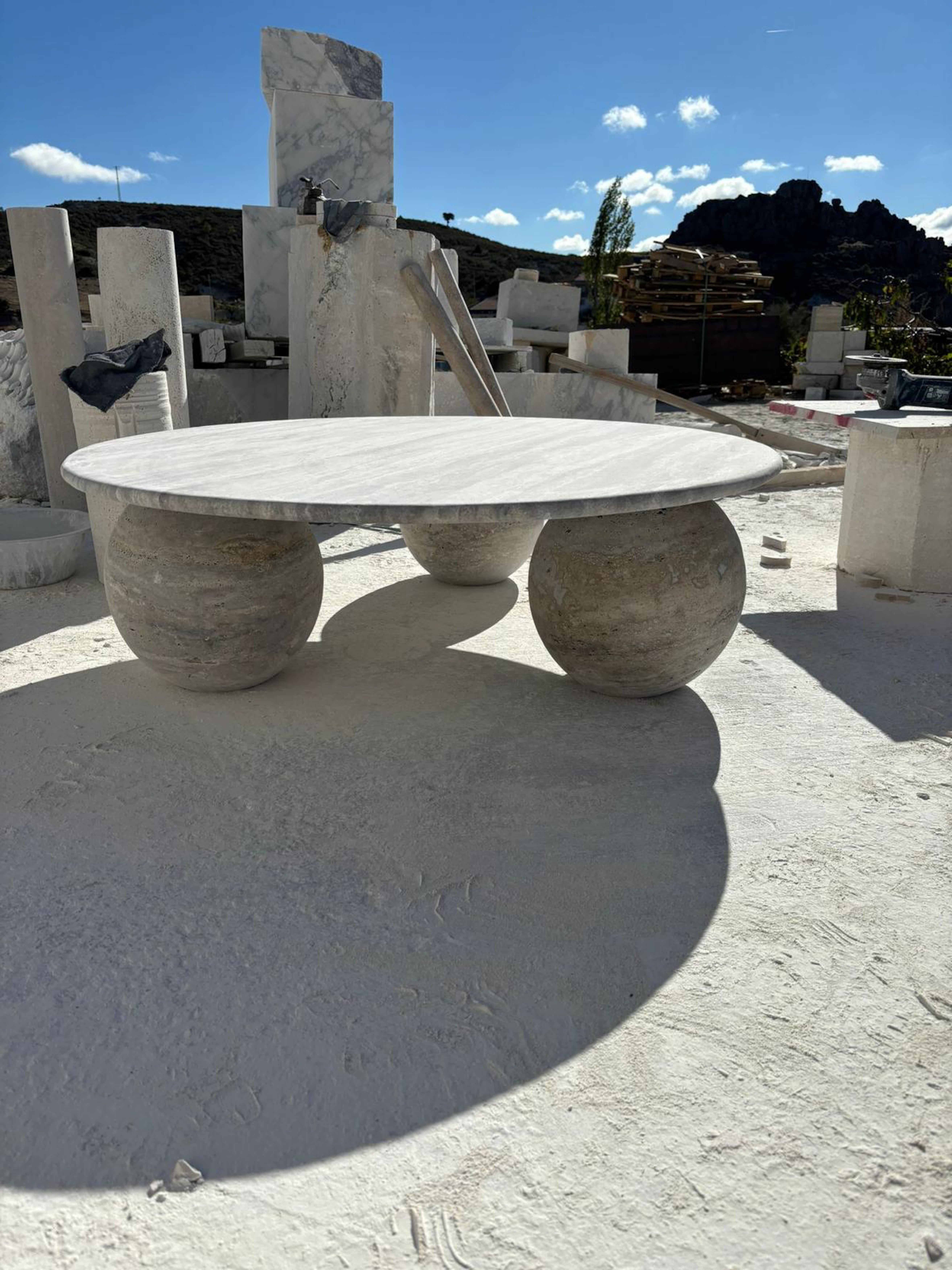 Round Travertine Stone Marble Table - Cream Round Marble Coffee Table In New Condition In İnegöl, TR