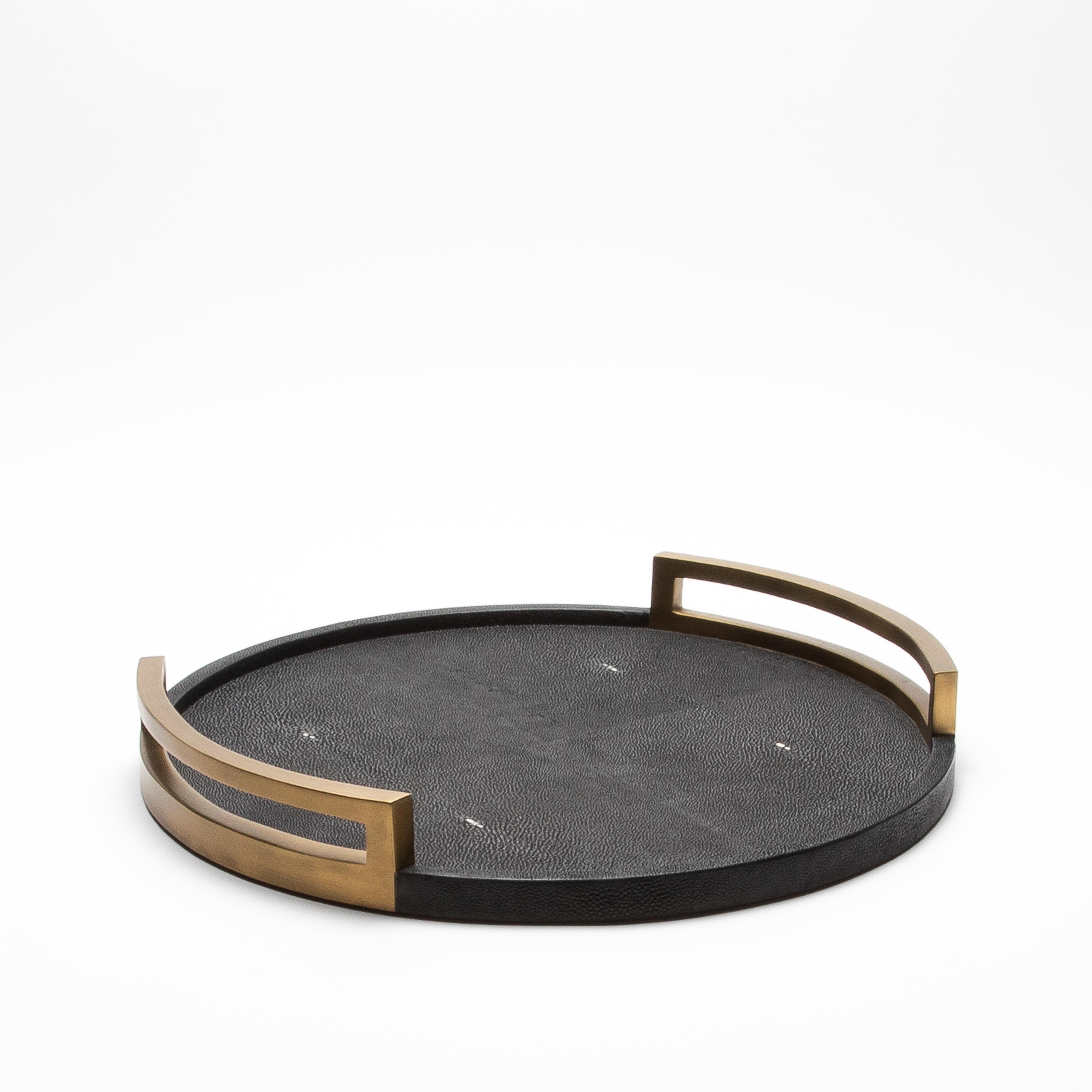 Plateau rond en galuchat noir avec laiton patiné bronze par R&Y Augousti en vente 2