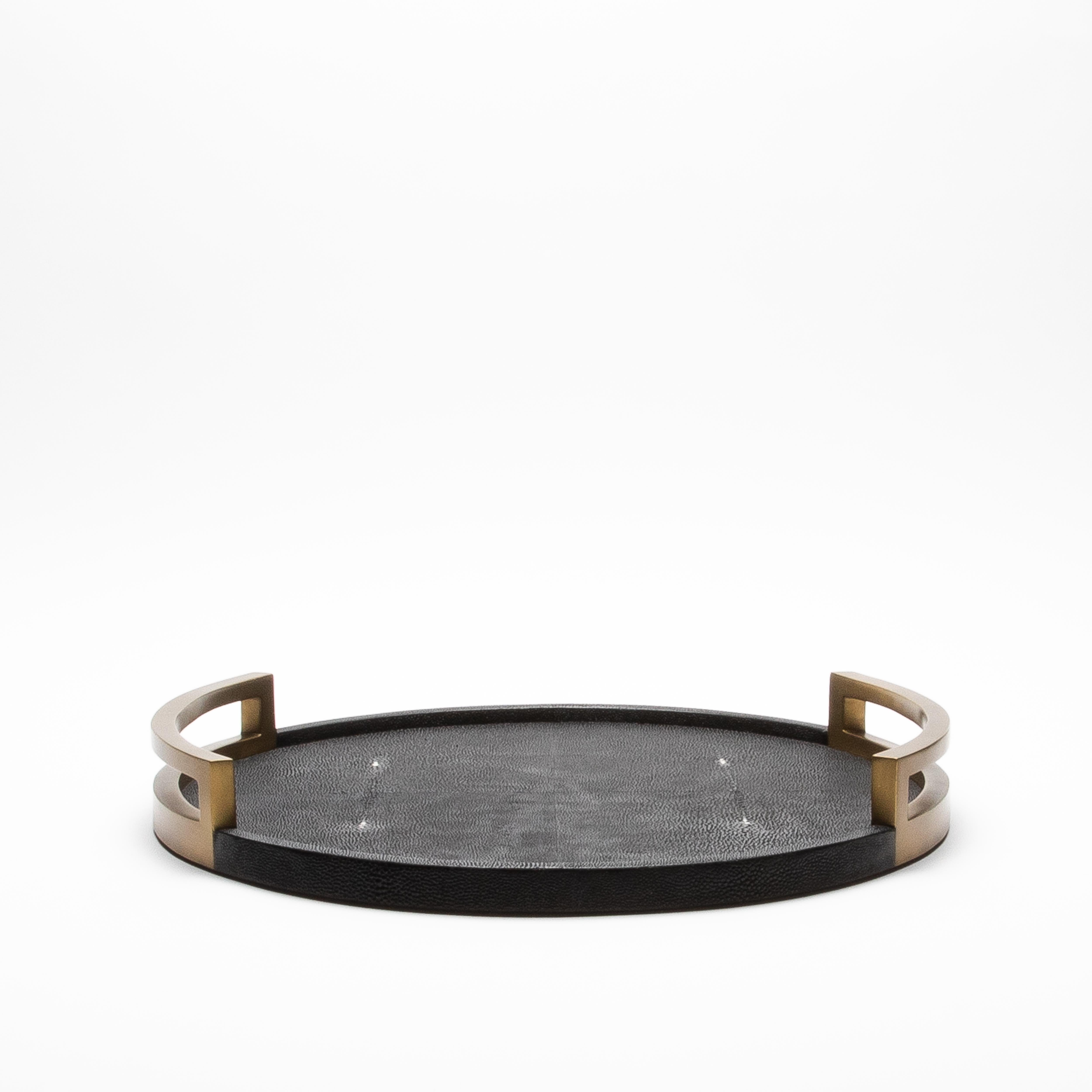 Plateau rond en galuchat noir avec laiton patiné bronze par R&Y Augousti en vente 4