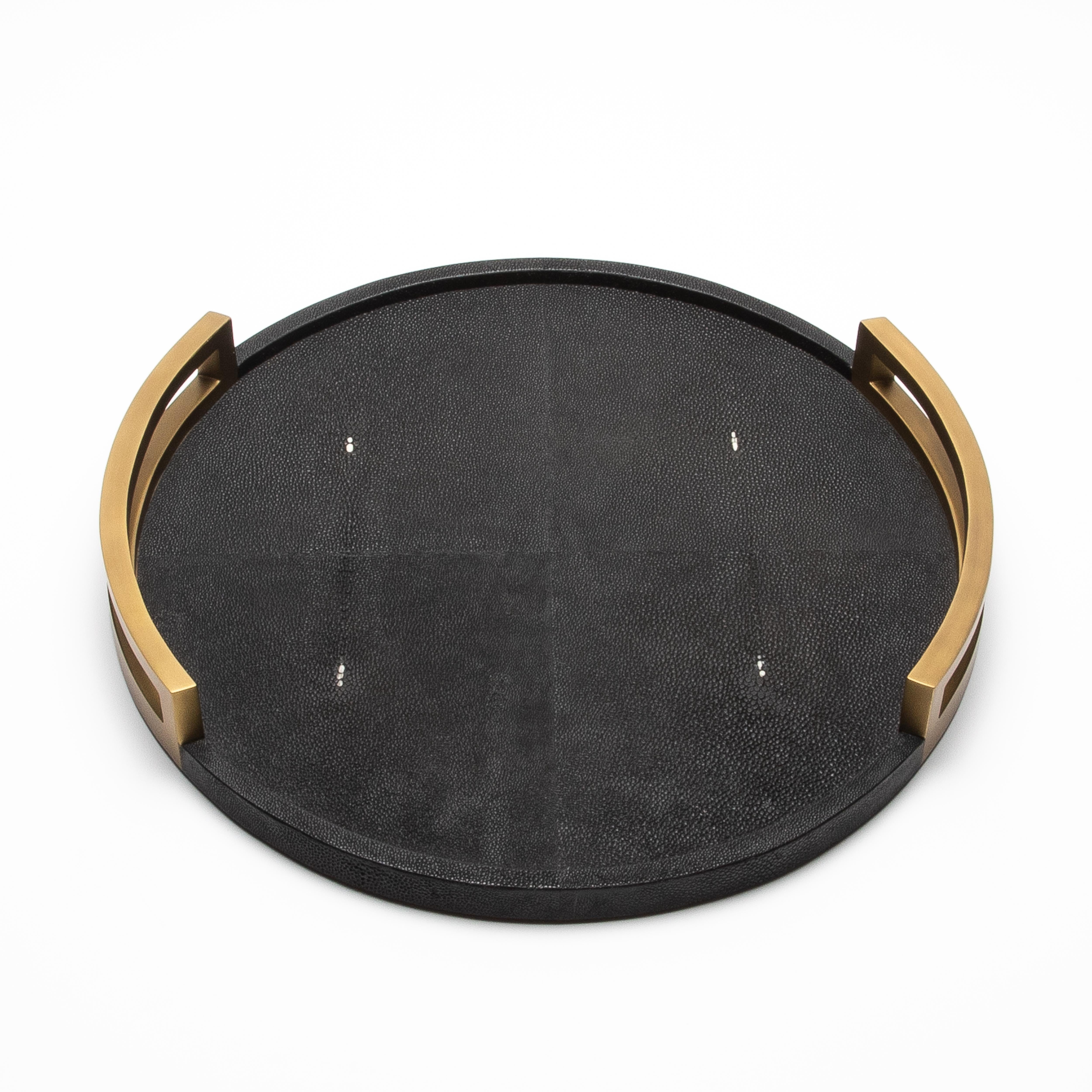 Plateau rond en galuchat noir avec laiton patiné bronze par R&Y Augousti en vente 5