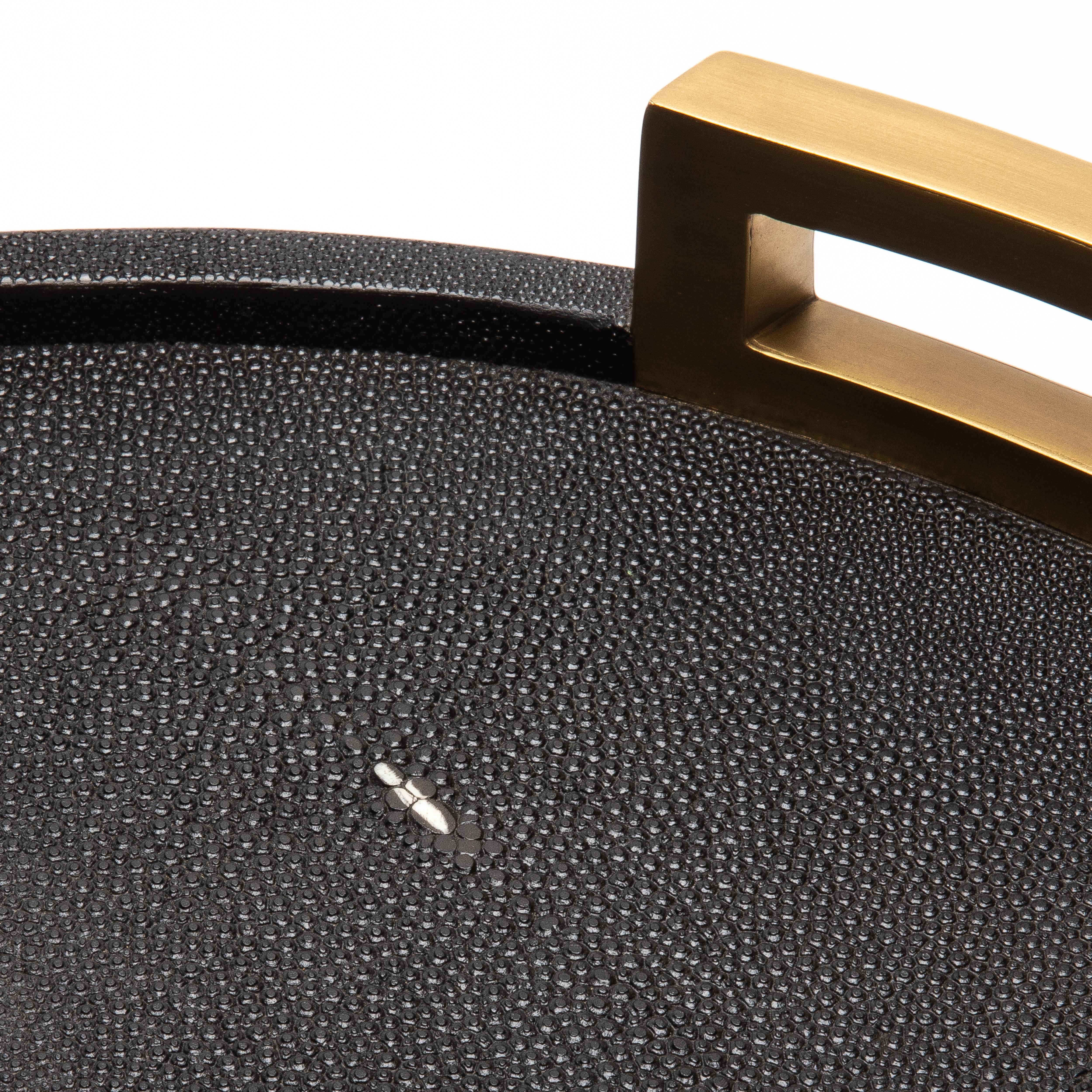 Plateau rond en galuchat noir avec laiton patiné bronze par R&Y Augousti en vente 6