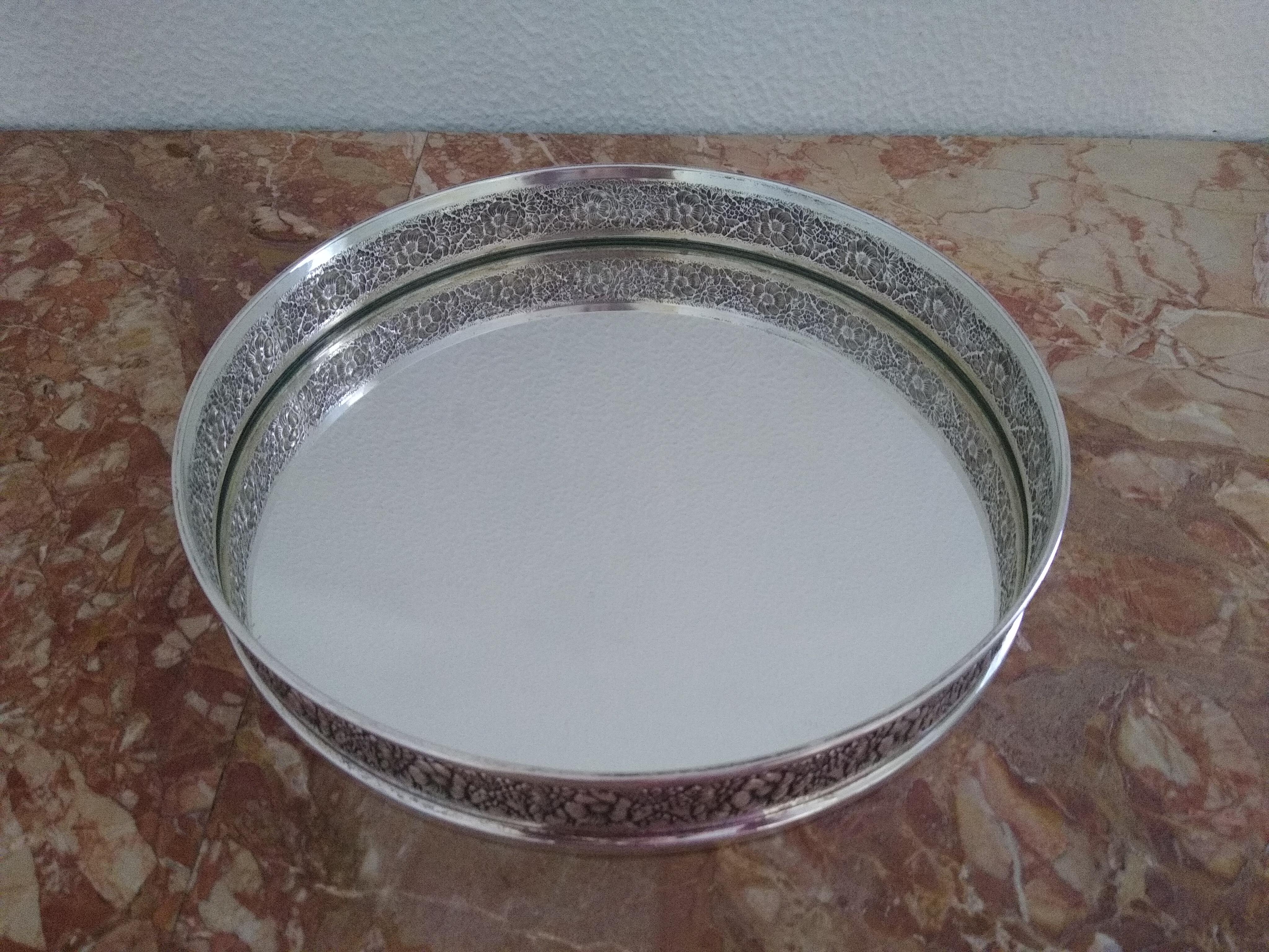 Silver Rimmed Italian  Circular Tray im Zustand „Gut“ im Angebot in Catania, IT