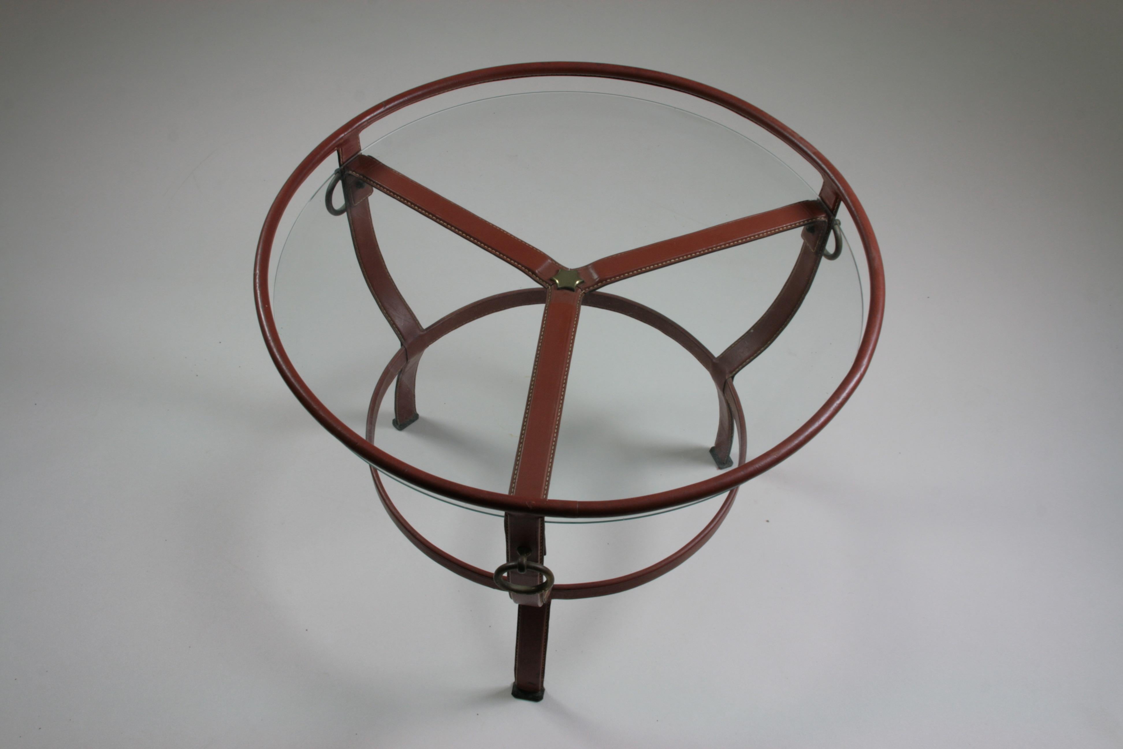 Runder dreibeiniger Couchtisch aus braunem Leder von Jacques Adnet , 1950er Jahre im Angebot 8