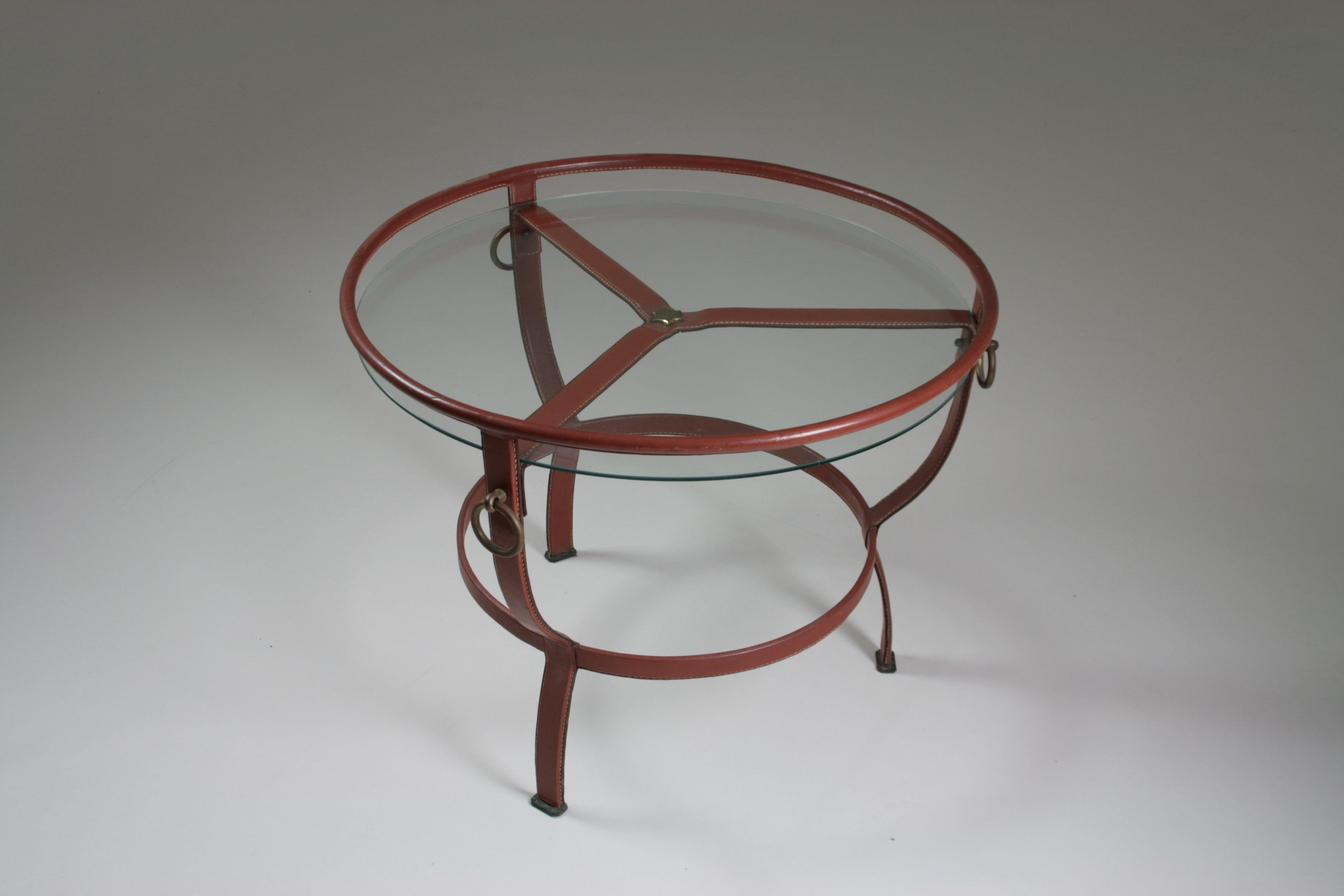 Runder dreibeiniger Couchtisch aus braunem Leder von Jacques Adnet , 1950er Jahre im Angebot 4
