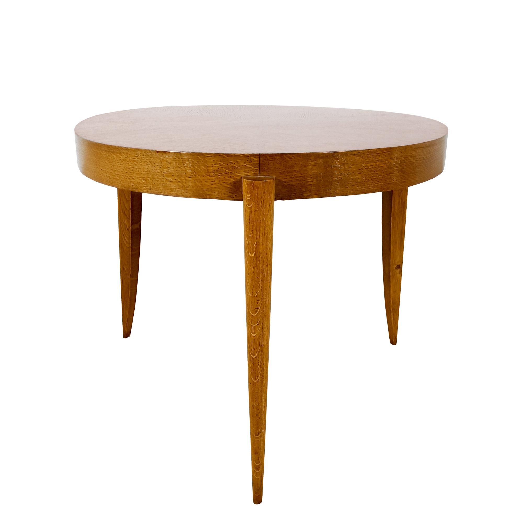 Mid-Century Modern Round tripod coffee table in oak - France 1940